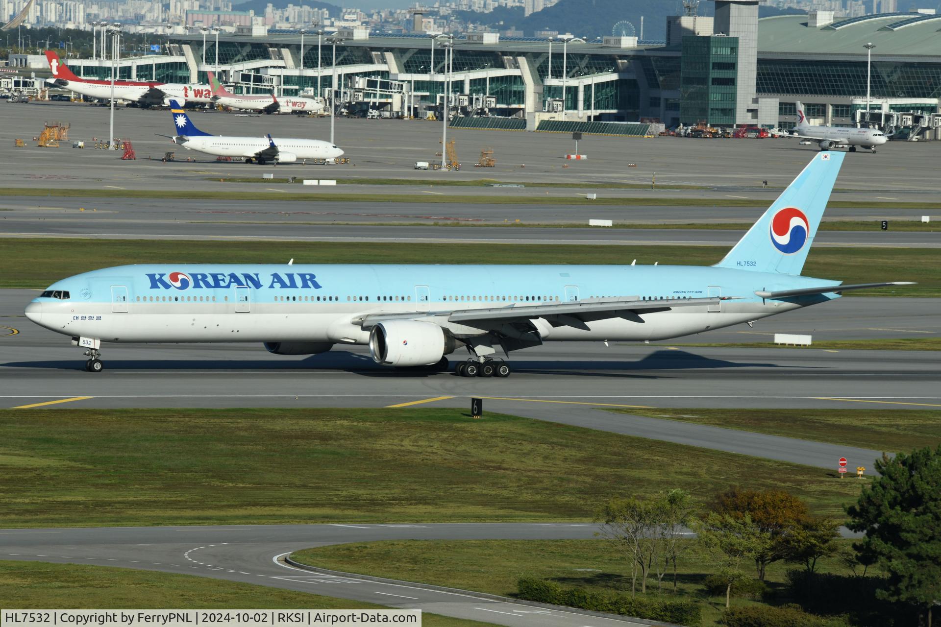 HL7532, 1999 Boeing 777-3B5 C/N 28371, Korean Air B773
