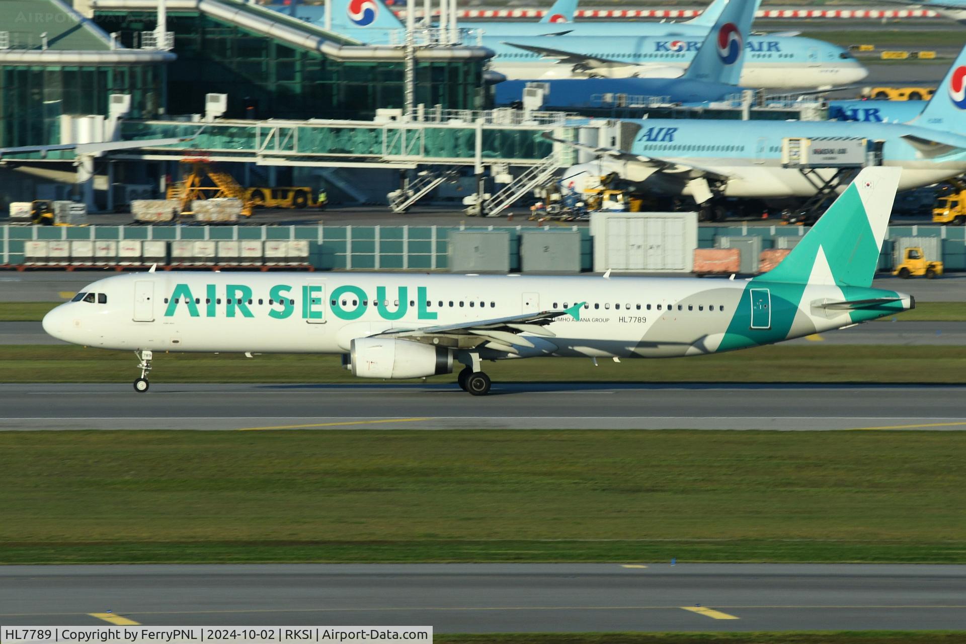 HL7789, 2009 Airbus A321-231 C/N 4112, Air Seoul A321 taking-off