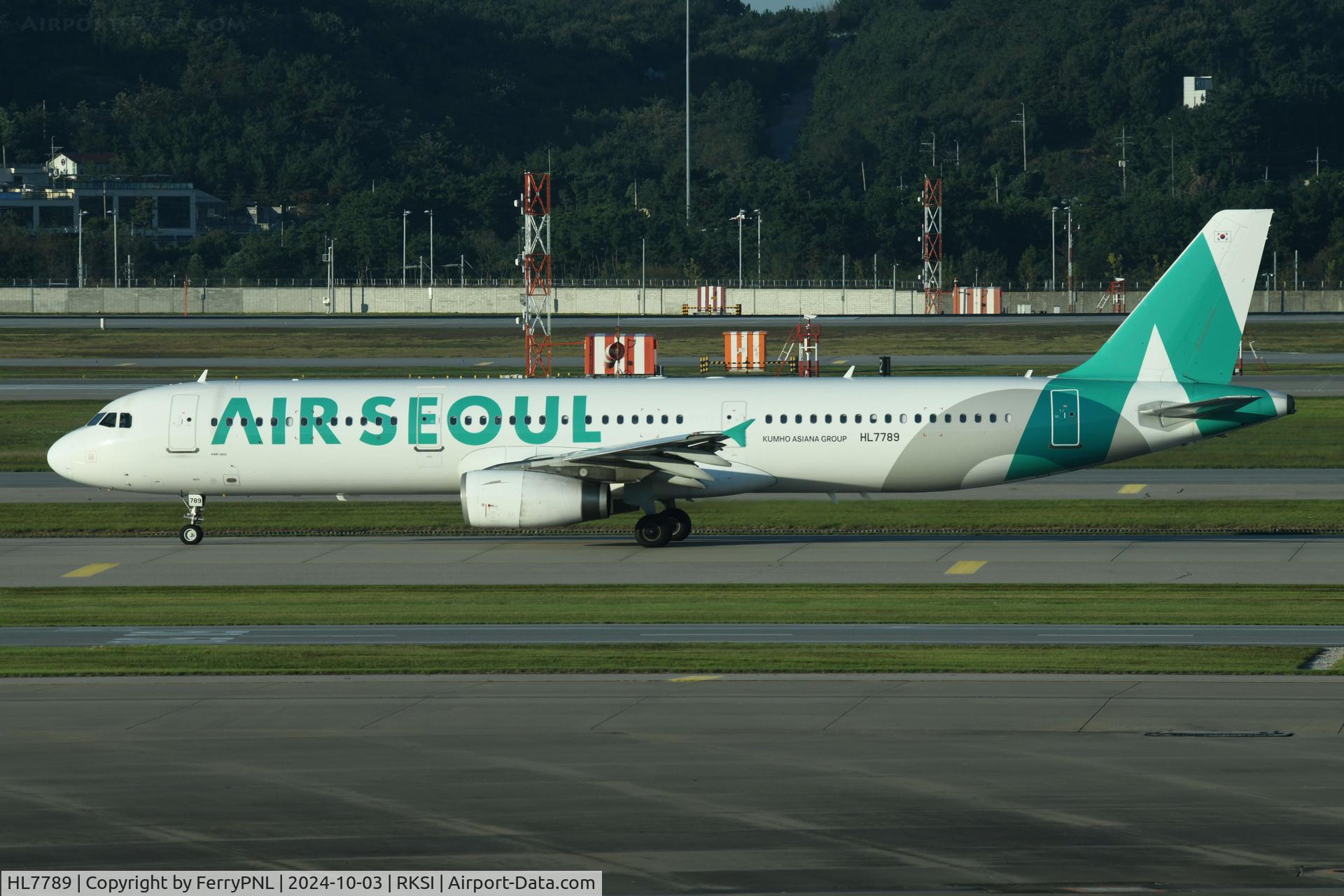 HL7789, 2009 Airbus A321-231 C/N 4112, Air Seoul A321 taxying to the runway