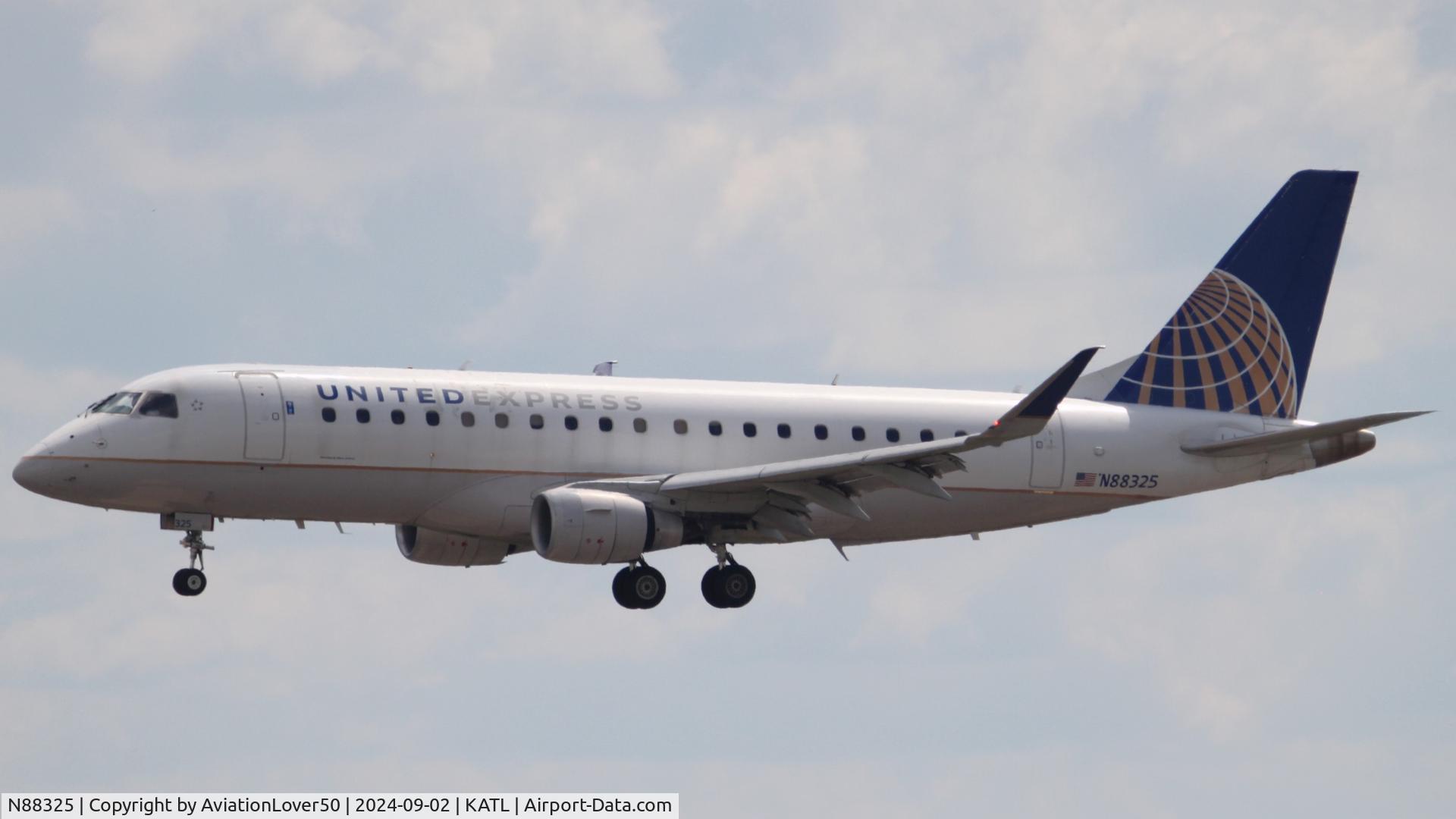 N88325, 2015 Embraer 175LR (ERJ-170-200LR) C/N 17000474, United Express E175