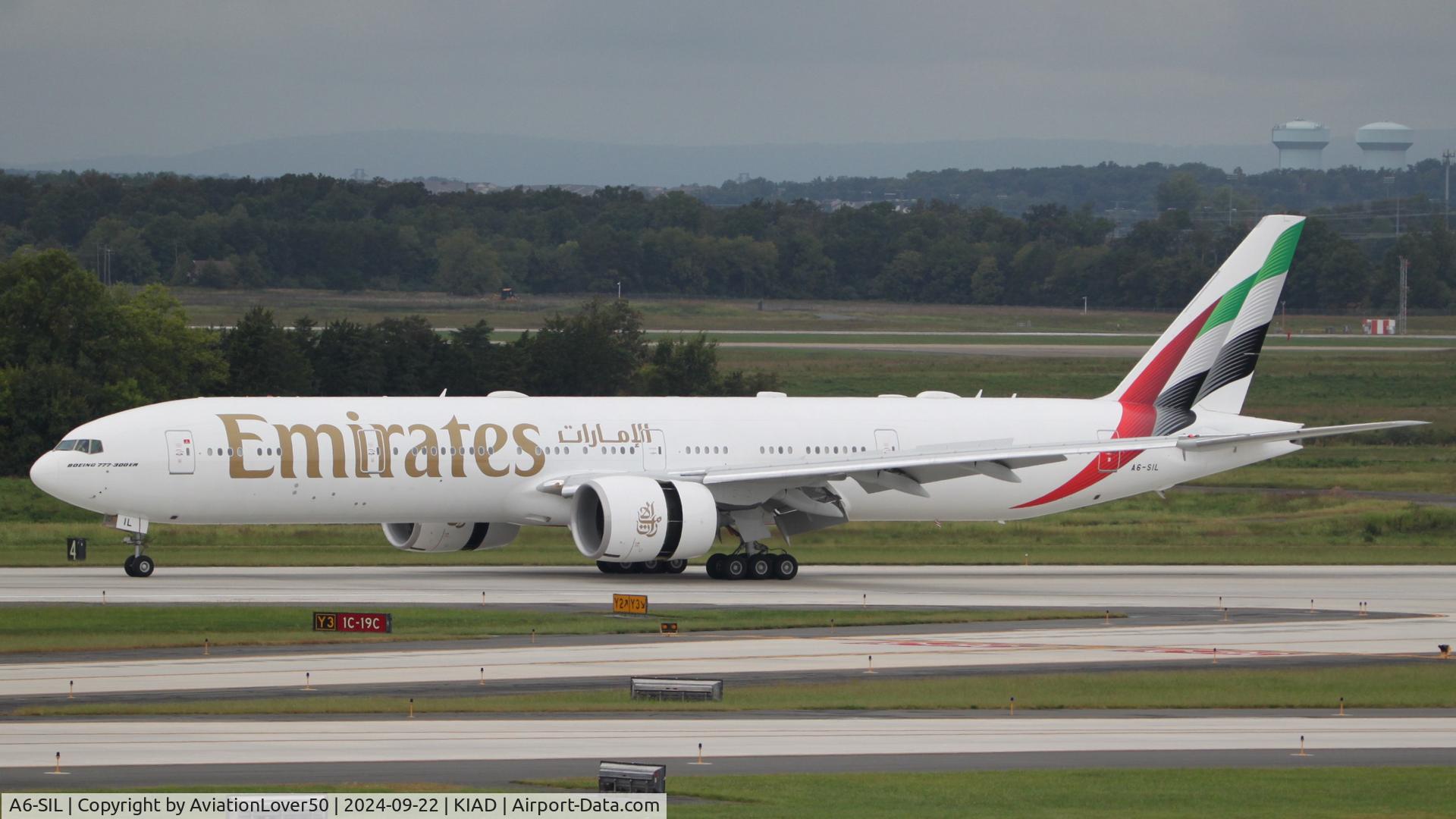 A6-SIL, 2009 Boeing 777-35R/ER C/N 36563, Abu Dhabi Amiri/Emirates 77W
