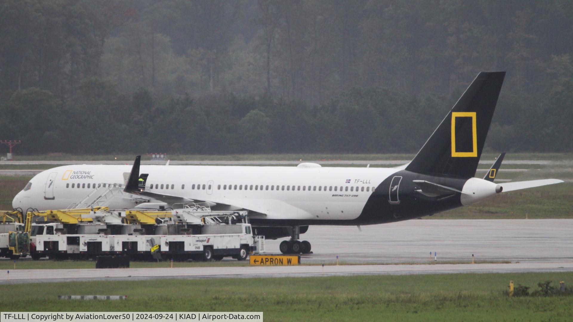 TF-LLL, 2000 Boeing 757-256 C/N 29307, Nat Geo 752