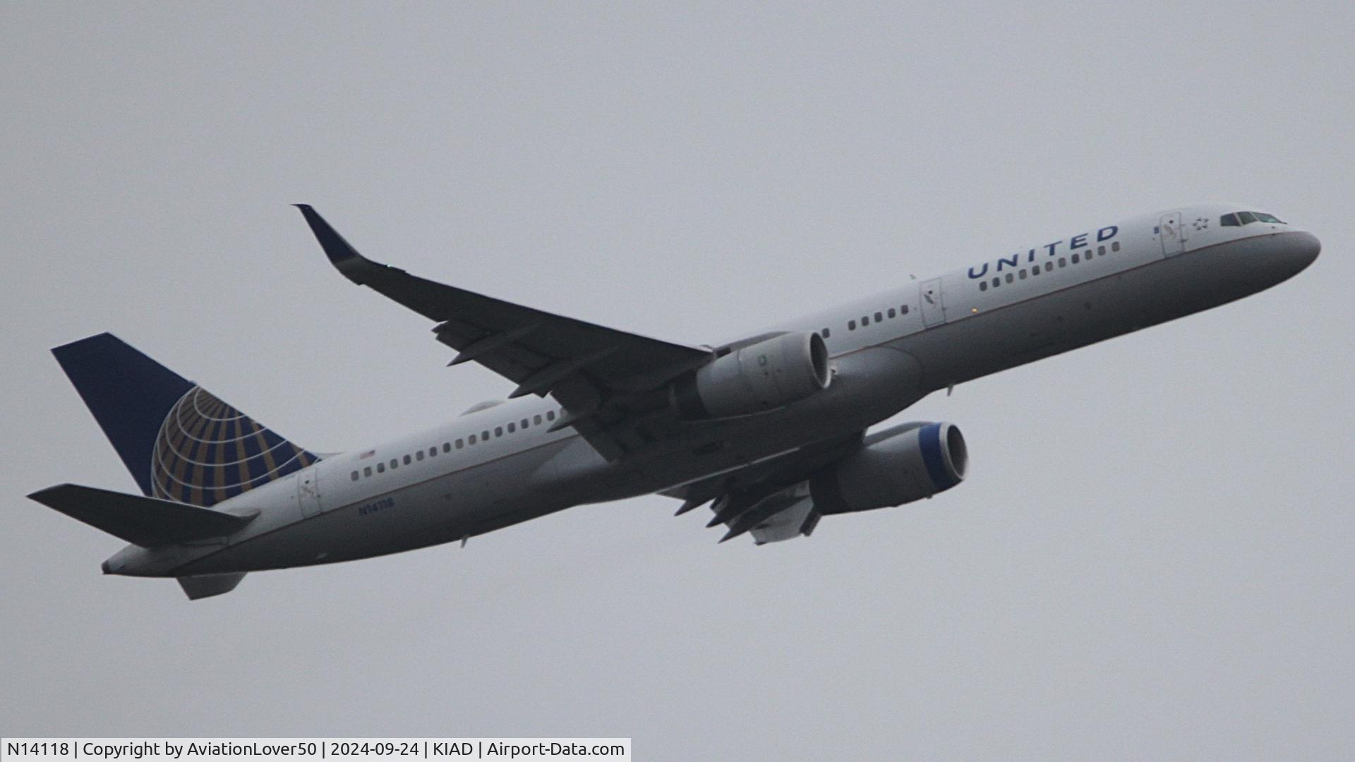 N14118, 1997 Boeing 757-224 C/N 27560, United 752 on the go around