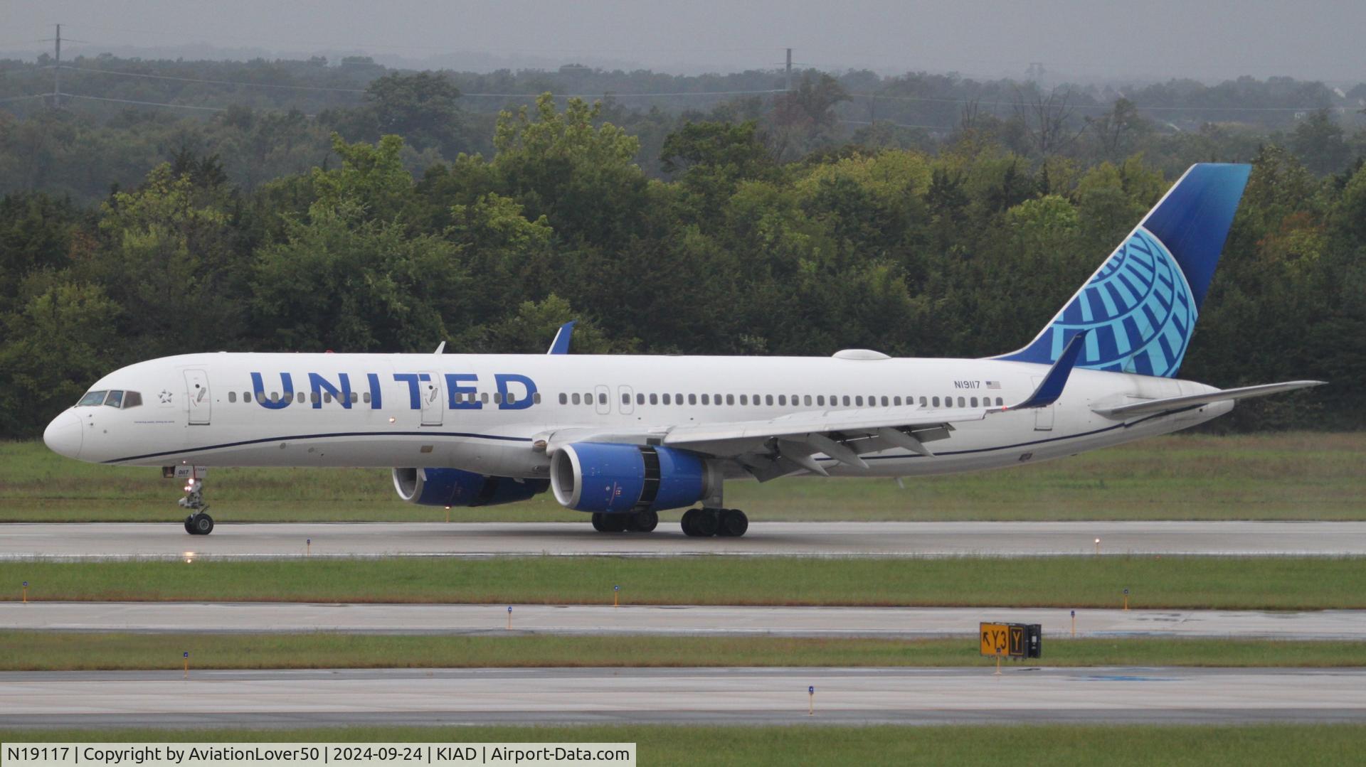 N19117, 1996 Boeing 757-224 C/N 27559, United 752