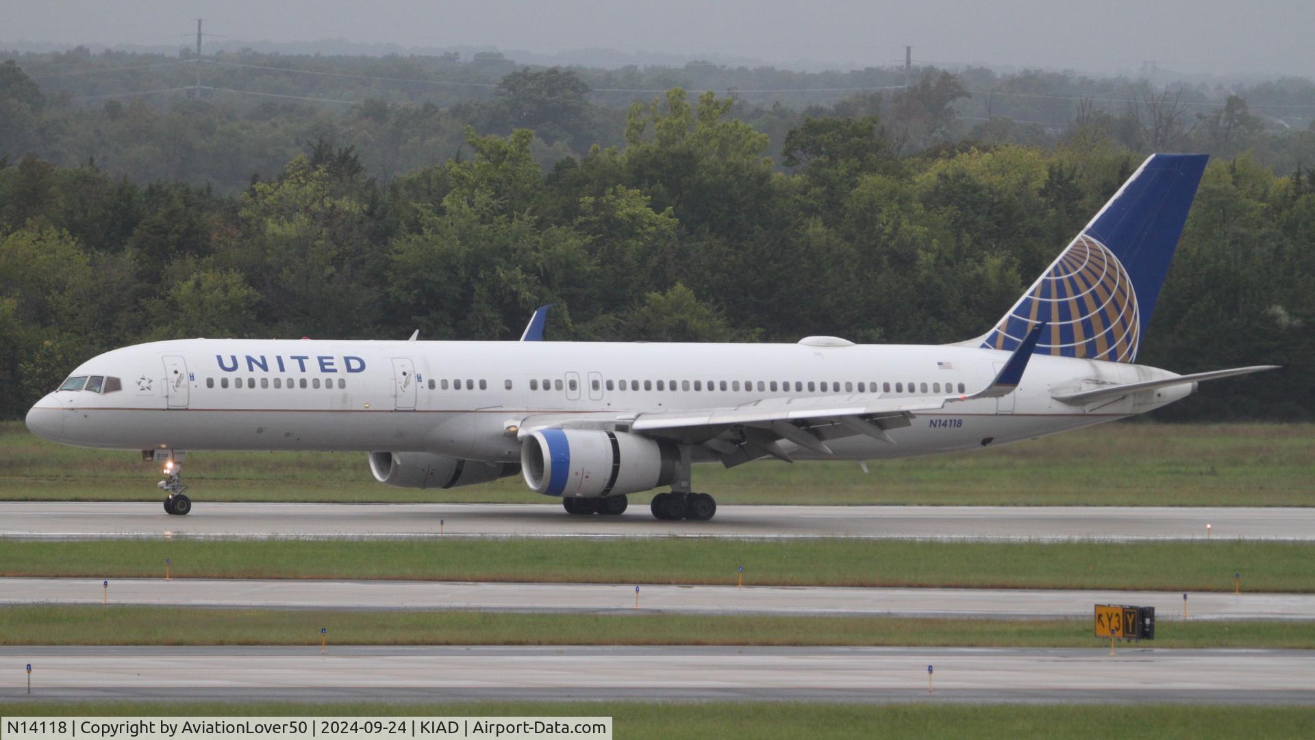 N14118, 1997 Boeing 757-224 C/N 27560, United 752