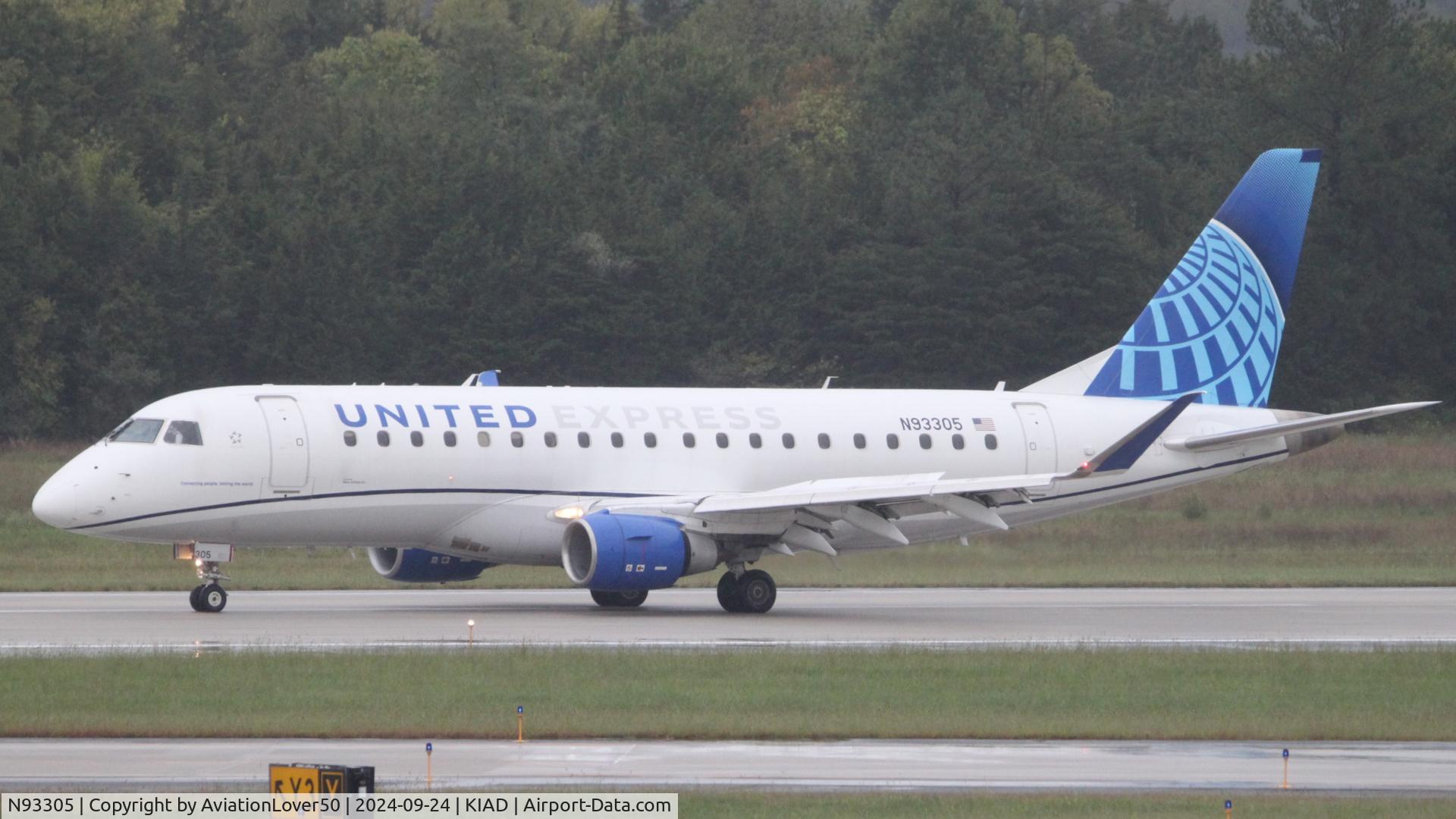 N93305, 2014 Embraer 175LR (ERJ-170-200LR) C/N 17000412, United Express E175