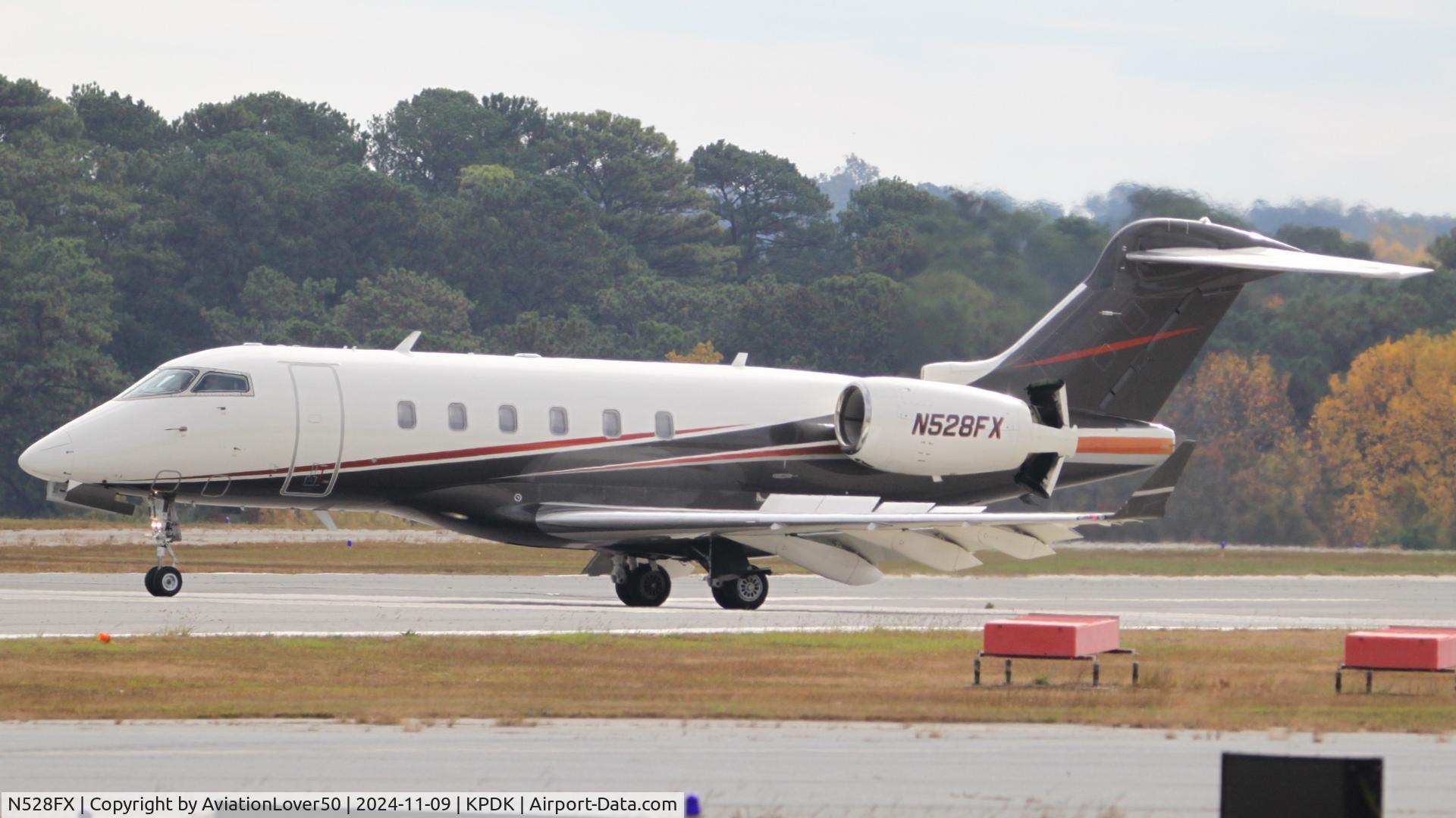 N528FX, 2006 Bombardier Challenger 300 (BD-100-1A10) C/N 20125, FlexJet Challenger 300