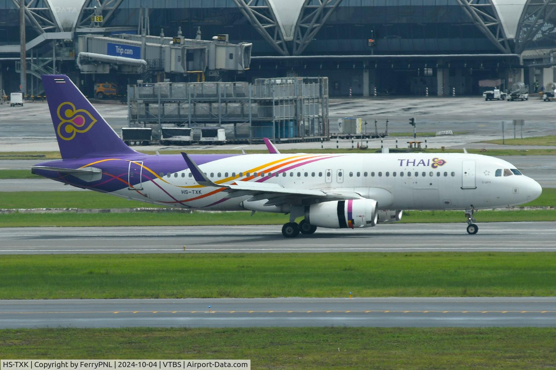 HS-TXK, 2013 Airbus A320-232 C/N 5892, Thai A320 landing