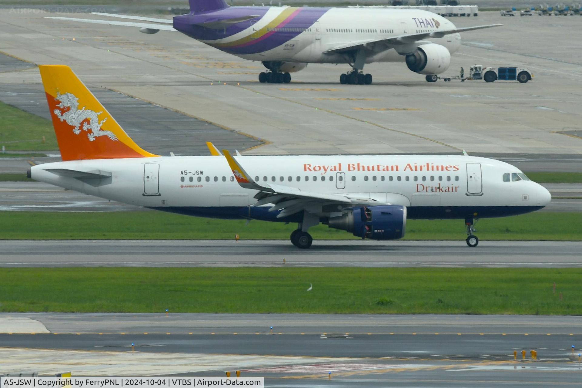 A5-JSW, 2015 Airbus A319-115 C/N 6496, Drukair/Royal Bhutan Airlines A319 landing