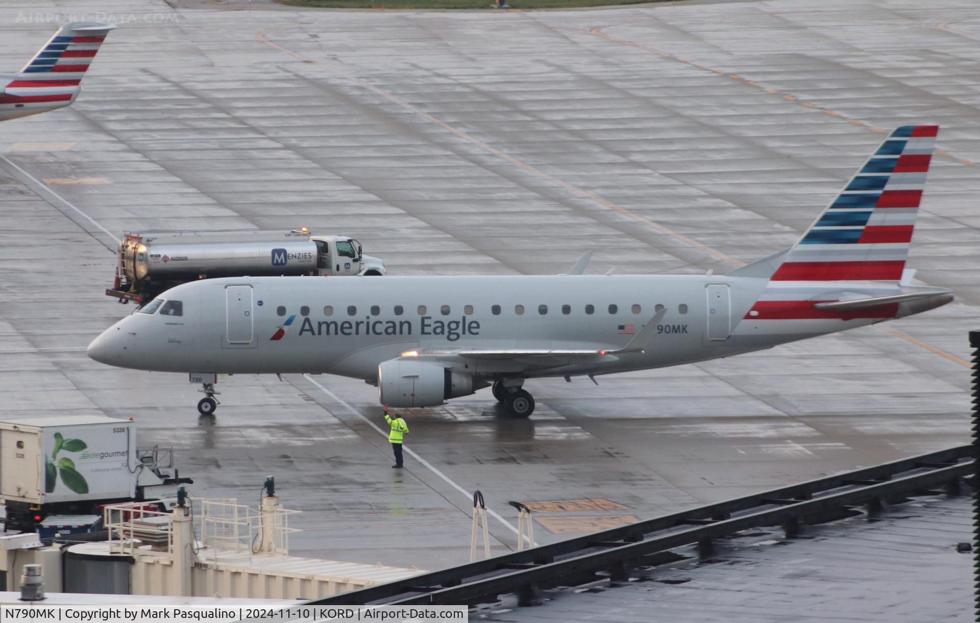 N790MK, 2004 Embraer 170SE (ERJ-170-100SE) C/N 17000061, ERJ-170-100SE