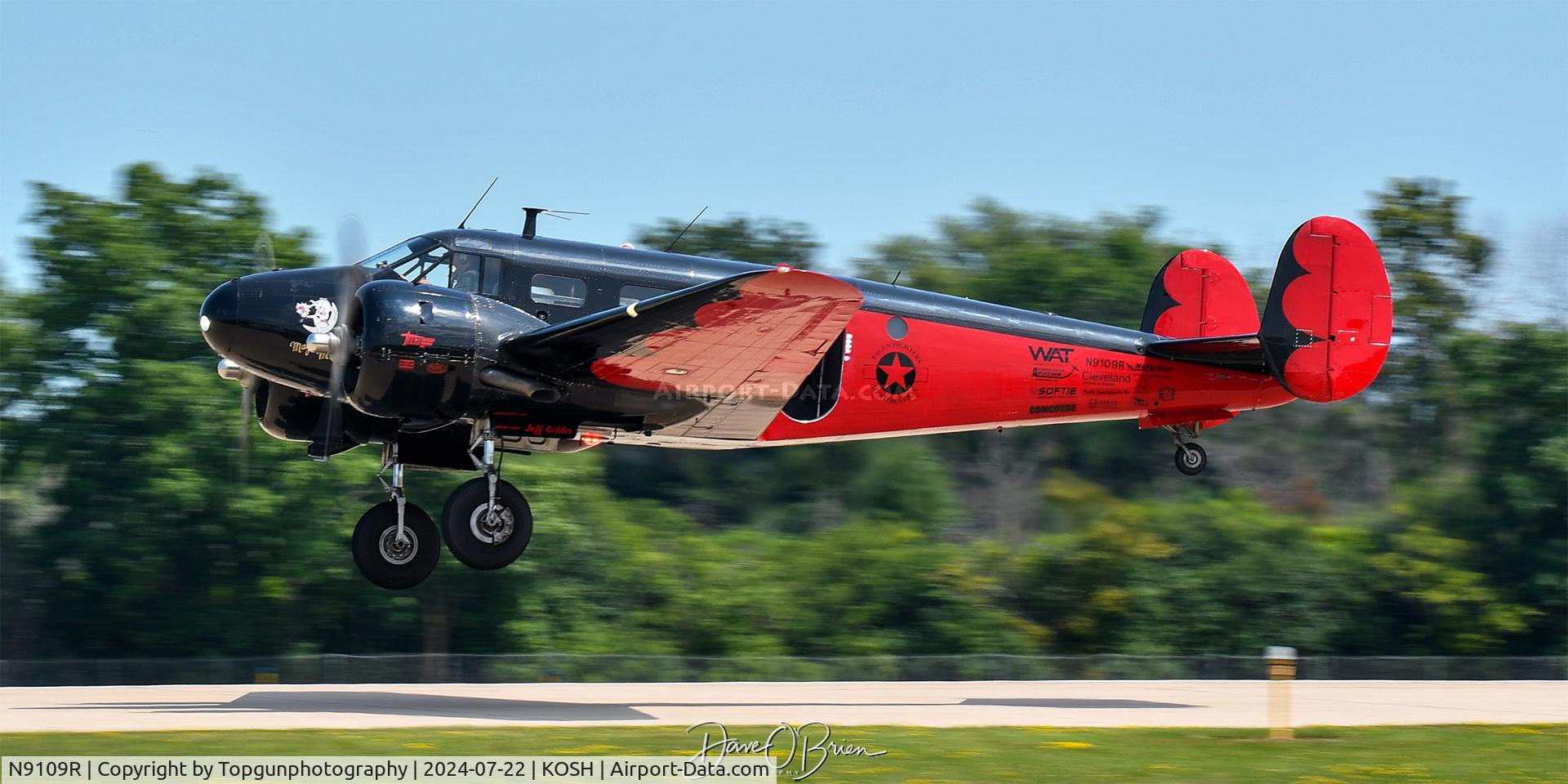 N9109R, 1943 Beech C18S (AT-7C) C/N 4383 (5676), Magic Moonlight