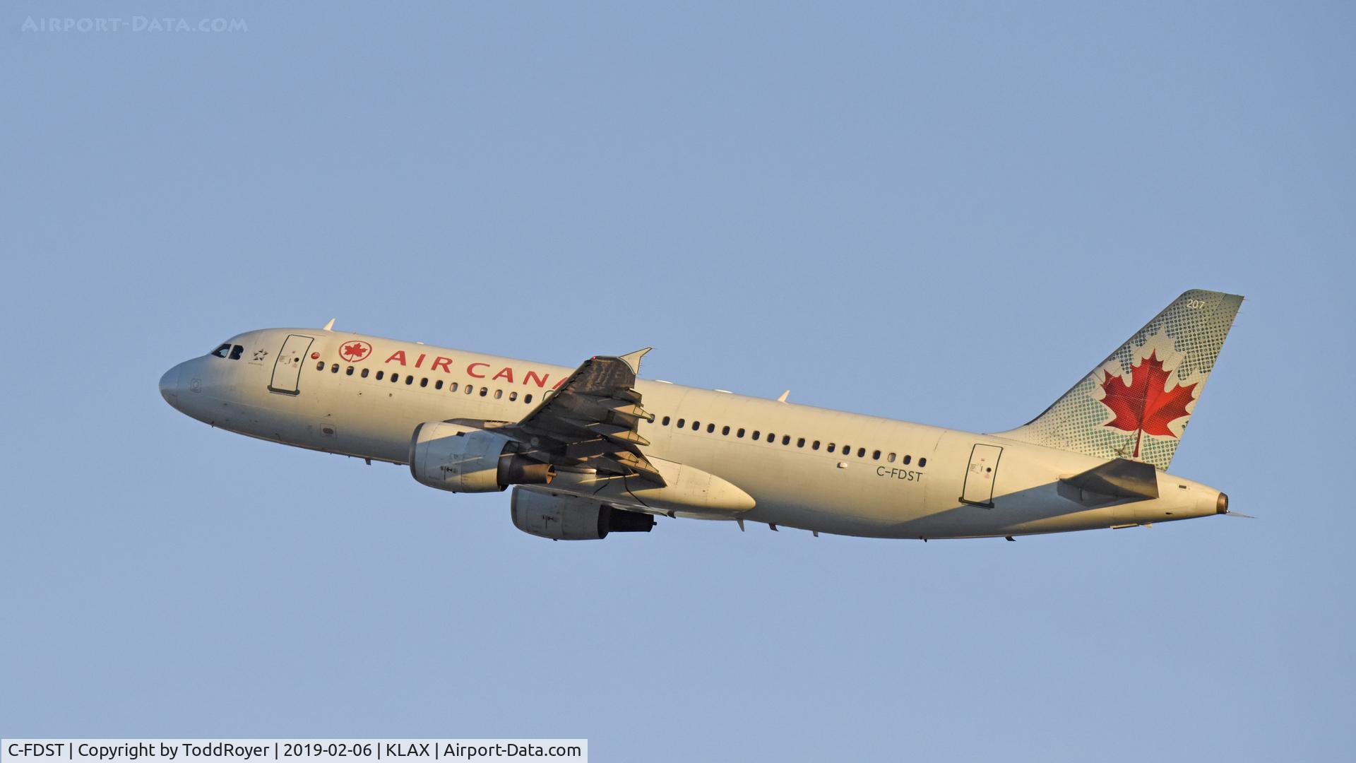 C-FDST, 1990 Airbus A320-211 C/N 127, Departing LAX on 25R