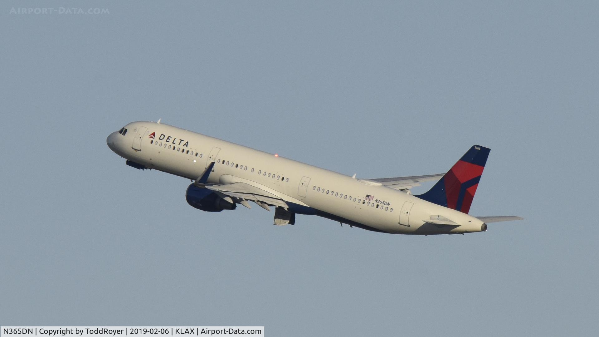 N818AW, 2000 Airbus A319-132 C/N 1375, Departing LAX on 24L