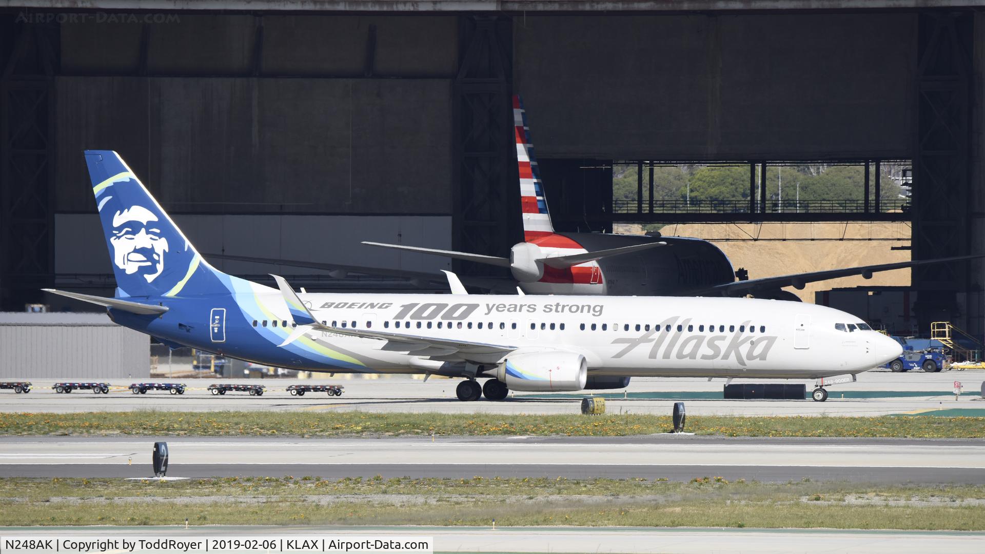 N248AK, 2016 Boeing 737-990/ER C/N 62469, Taxiing to gate at LAX