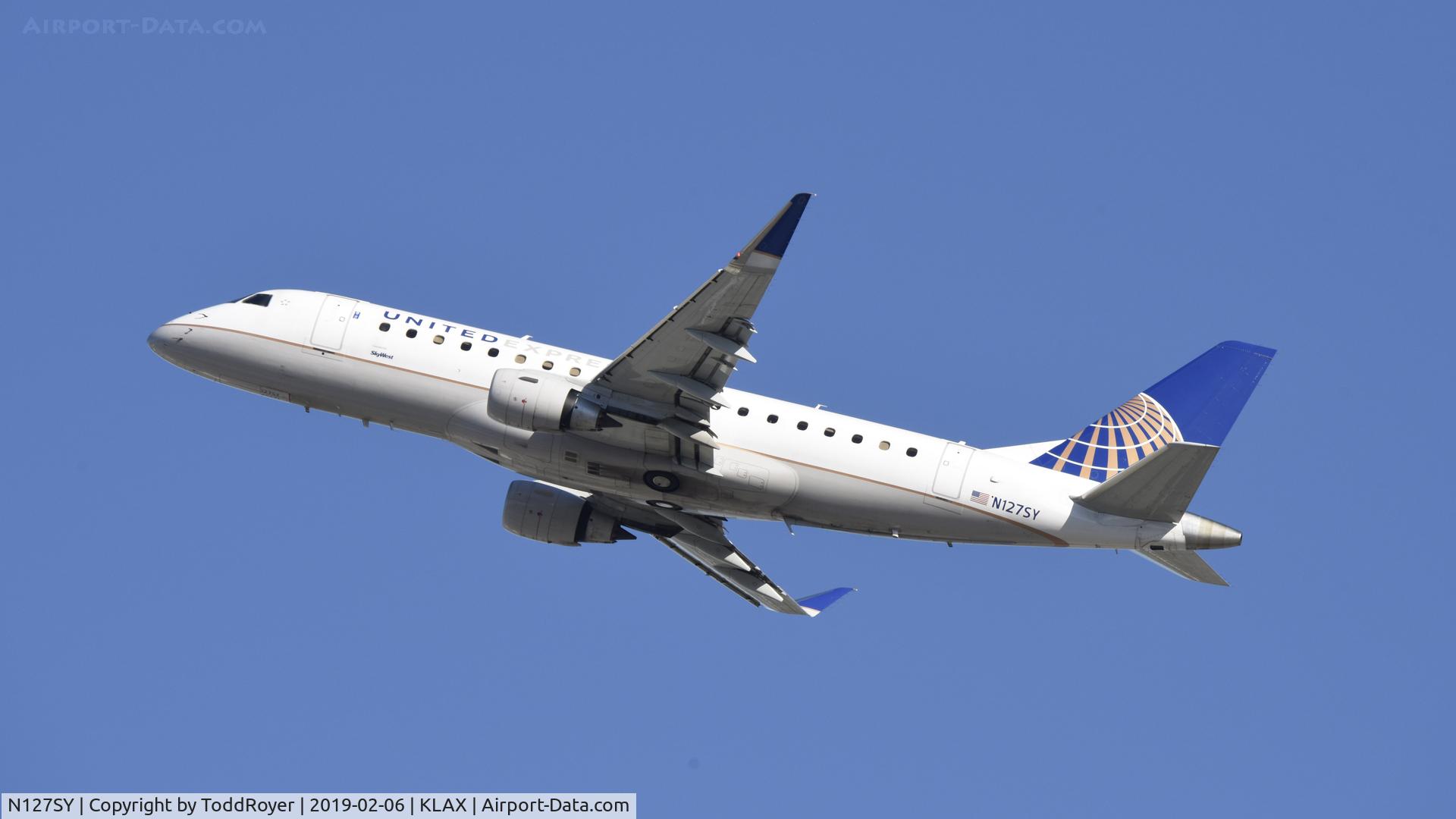 N127SY, 2014 Embraer 175LR (ERJ-170-200LR) C/N 17000441, Departing LAX on 25L