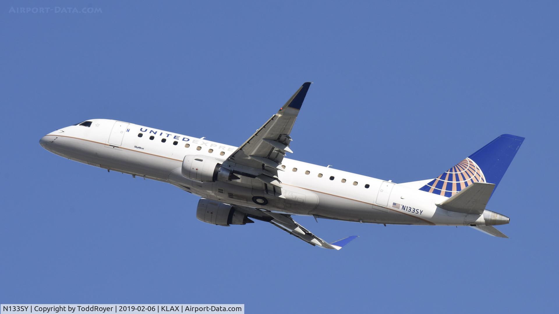 N133SY, 2015 Embraer 175LR (ERJ-170-200LR) C/N 17000452, Departing LAX on 25L