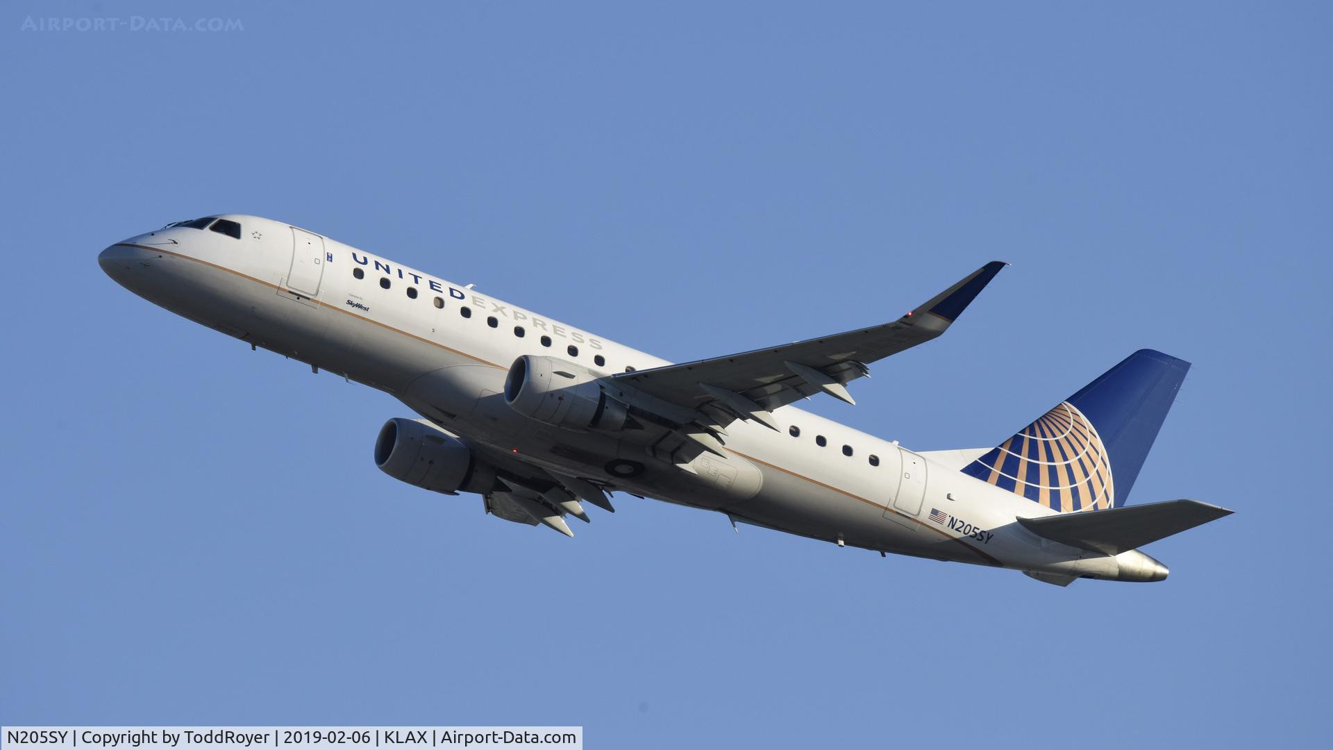 N205SY, 2017 Embraer 175LR (ERJ-170-200LR) C/N 17000636, Departing LAX on 25R