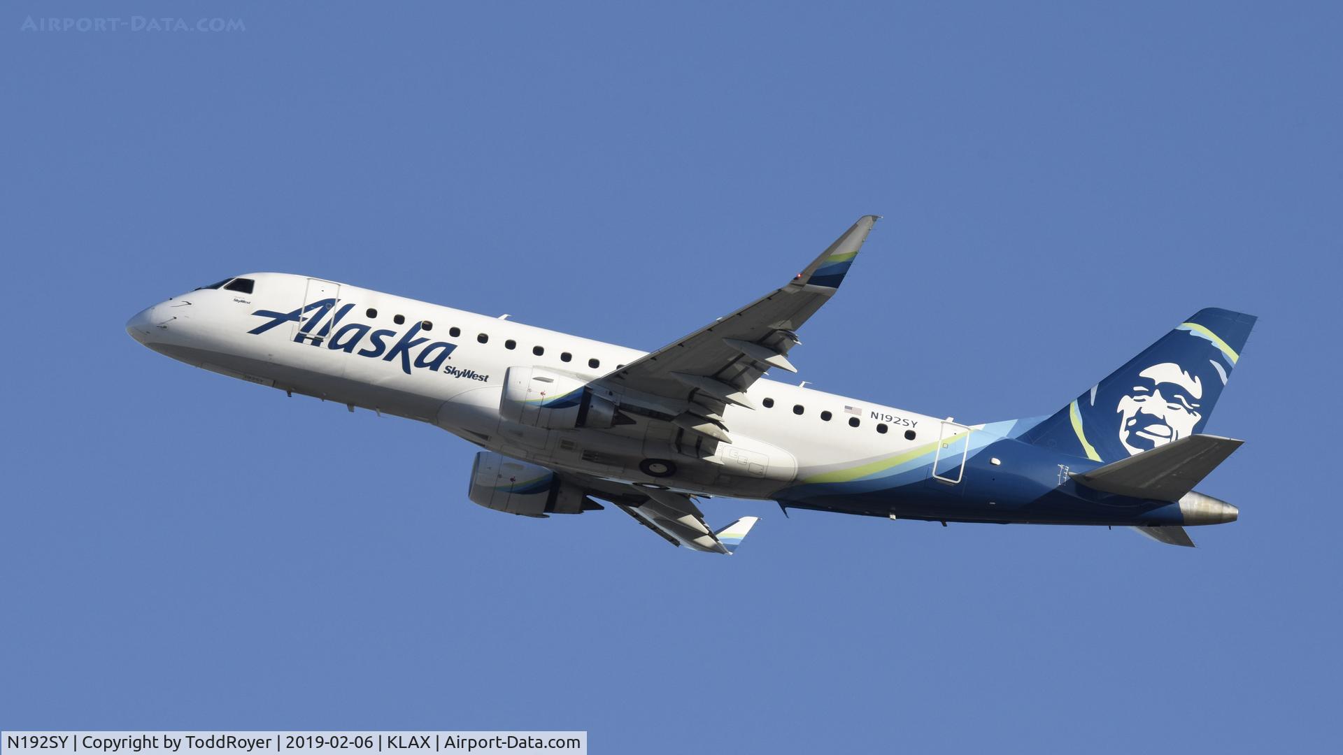 N192SY, 2017 Embraer 175LR (ERJ-170-200LR) C/N 17000638, Departing LAX on 25R