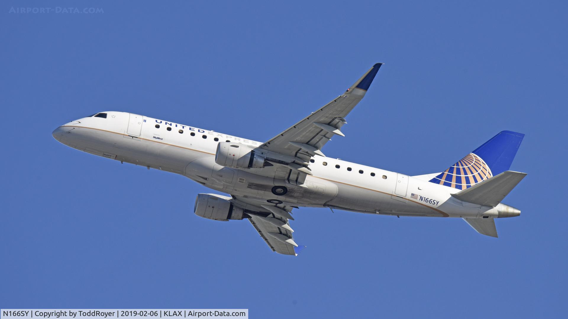 N166SY, 2016 Embraer 175LR (ERJ-170-200LR) C/N 17000615, Departing LAX on 25R