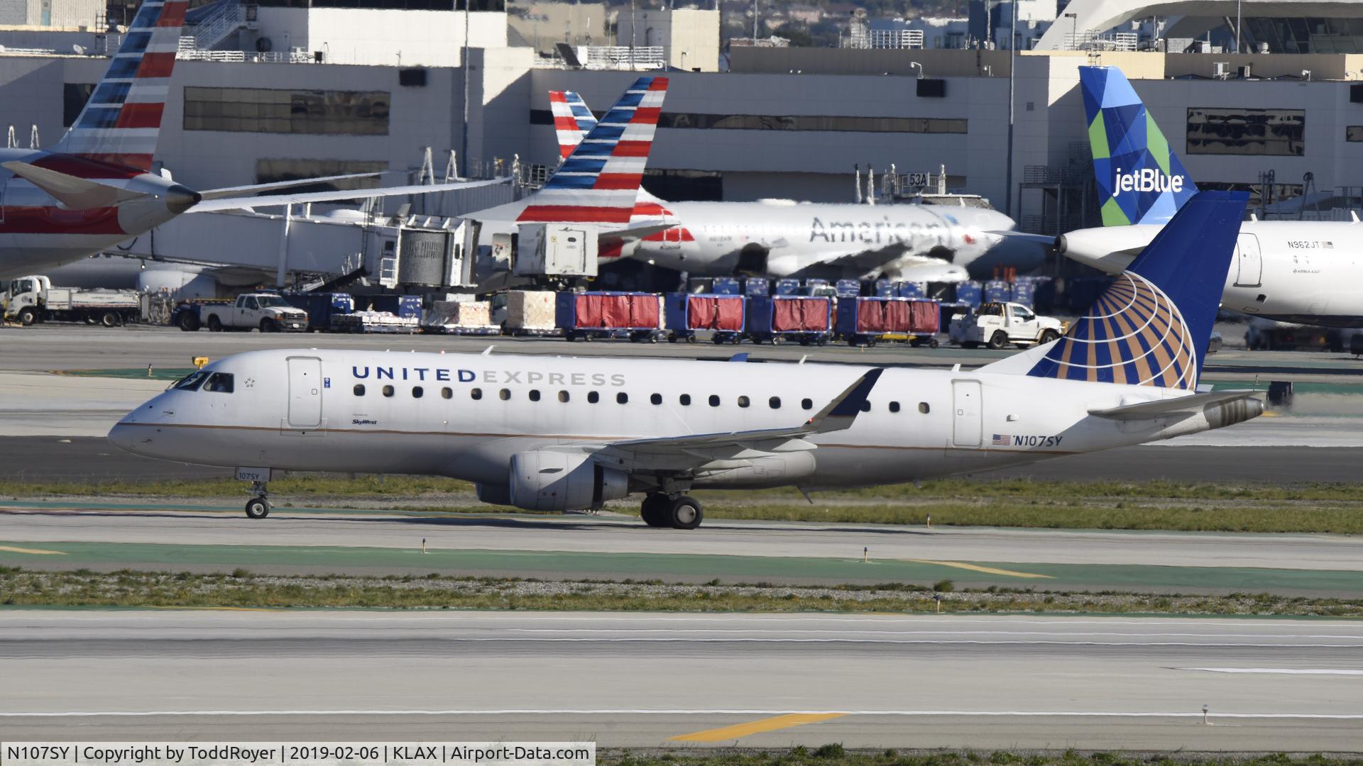 N107SY, 2014 Embraer 175LR (ERJ-170-200LR) C/N 17000400, Arriving at LAX on 25L