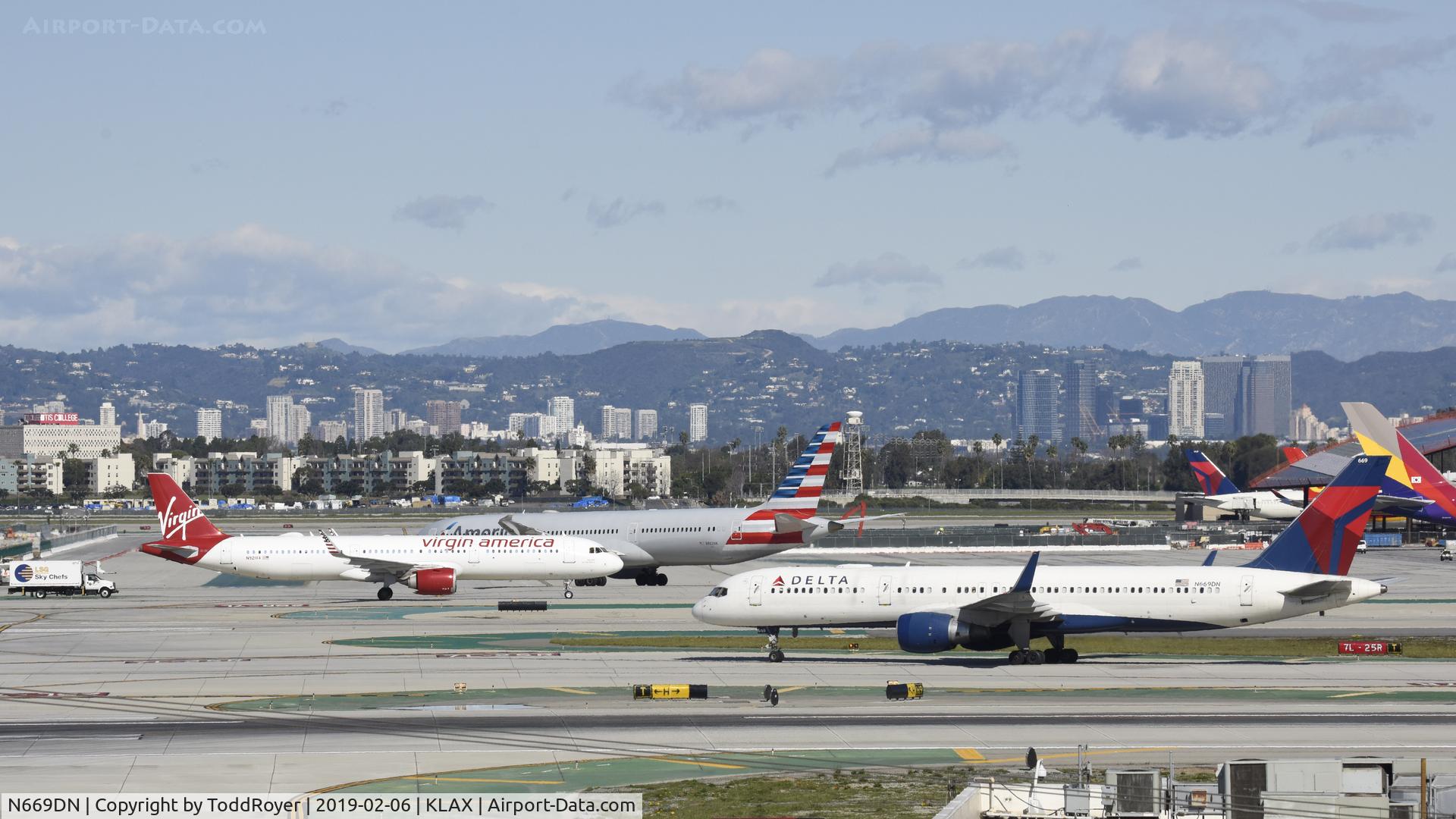 N669DN, 1991 Boeing 757-232 C/N 25142, Arriving at LAX on 25L