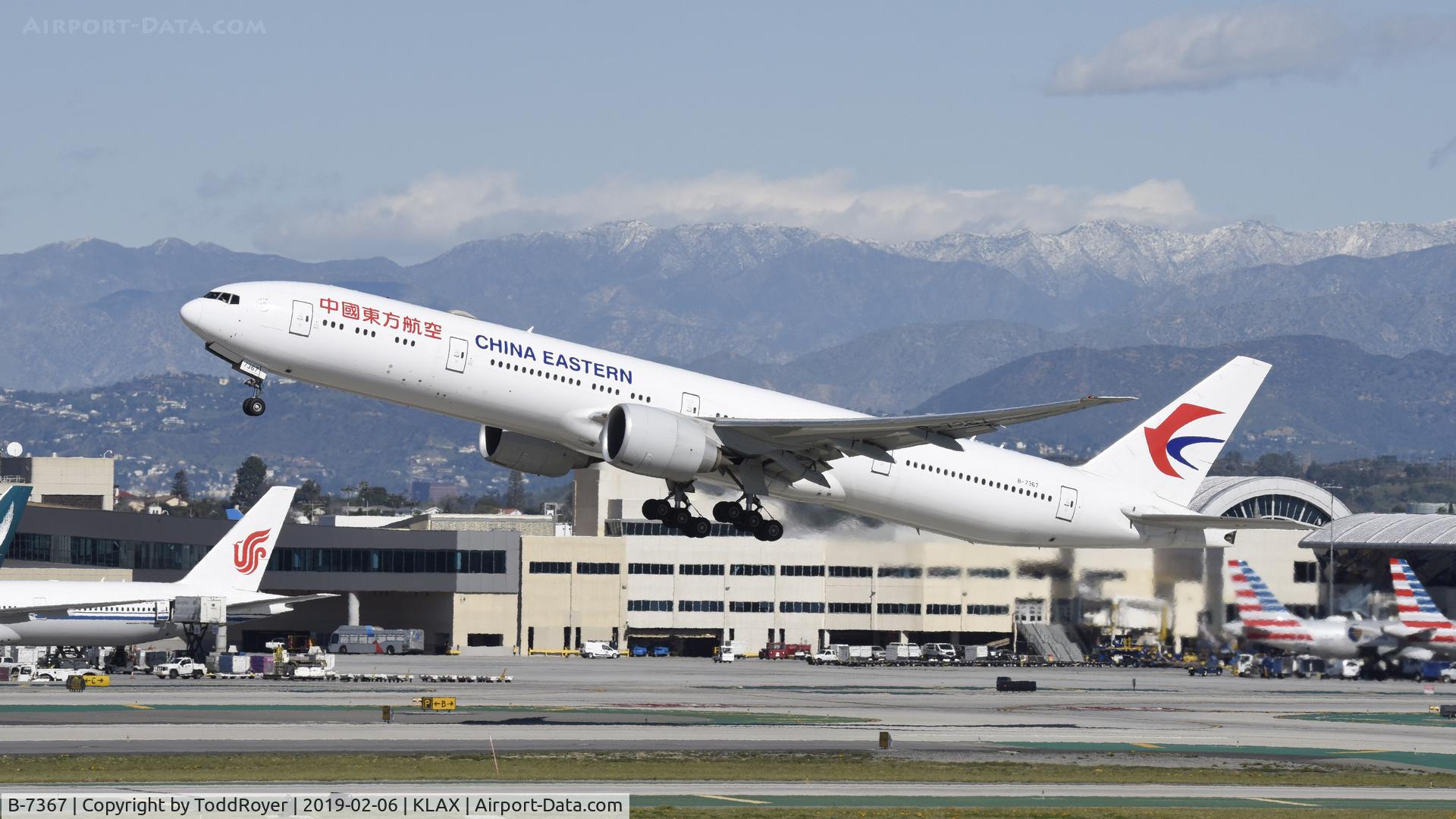 B-7367, 2016 Boeing 777-31B/ER C/N 43281, Departing LAX on 25R