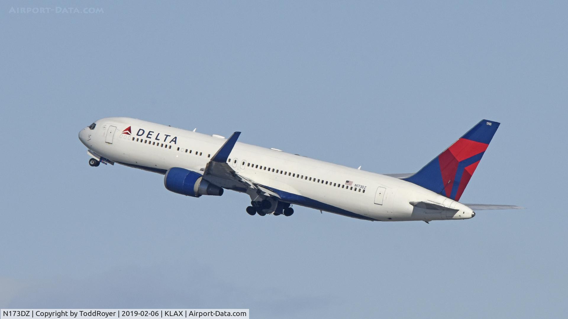 N173DZ, 1998 Boeing 767-332ER C/N 29692, Departing LAX on 24L