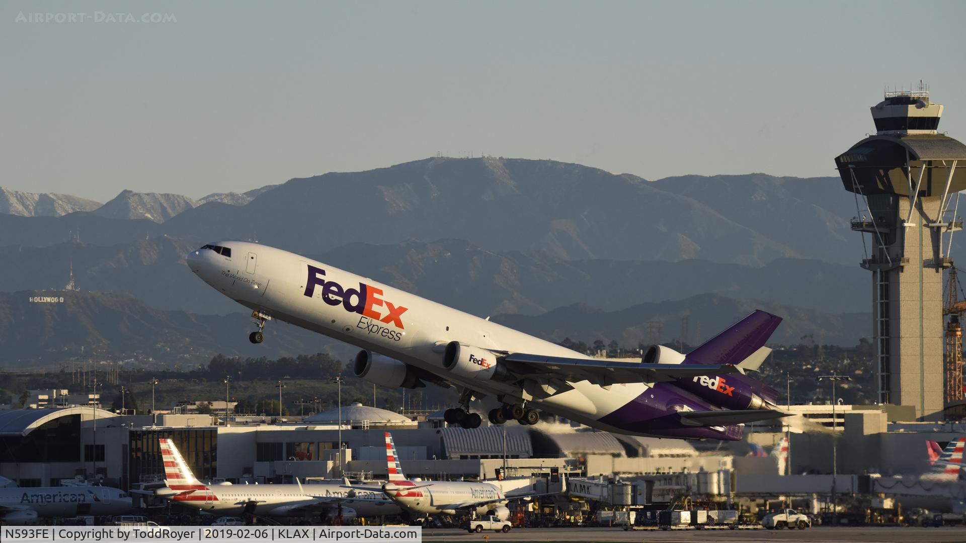 N593FE, 1992 McDonnell Douglas MD-11F C/N 48551, Departing LAX on 25R