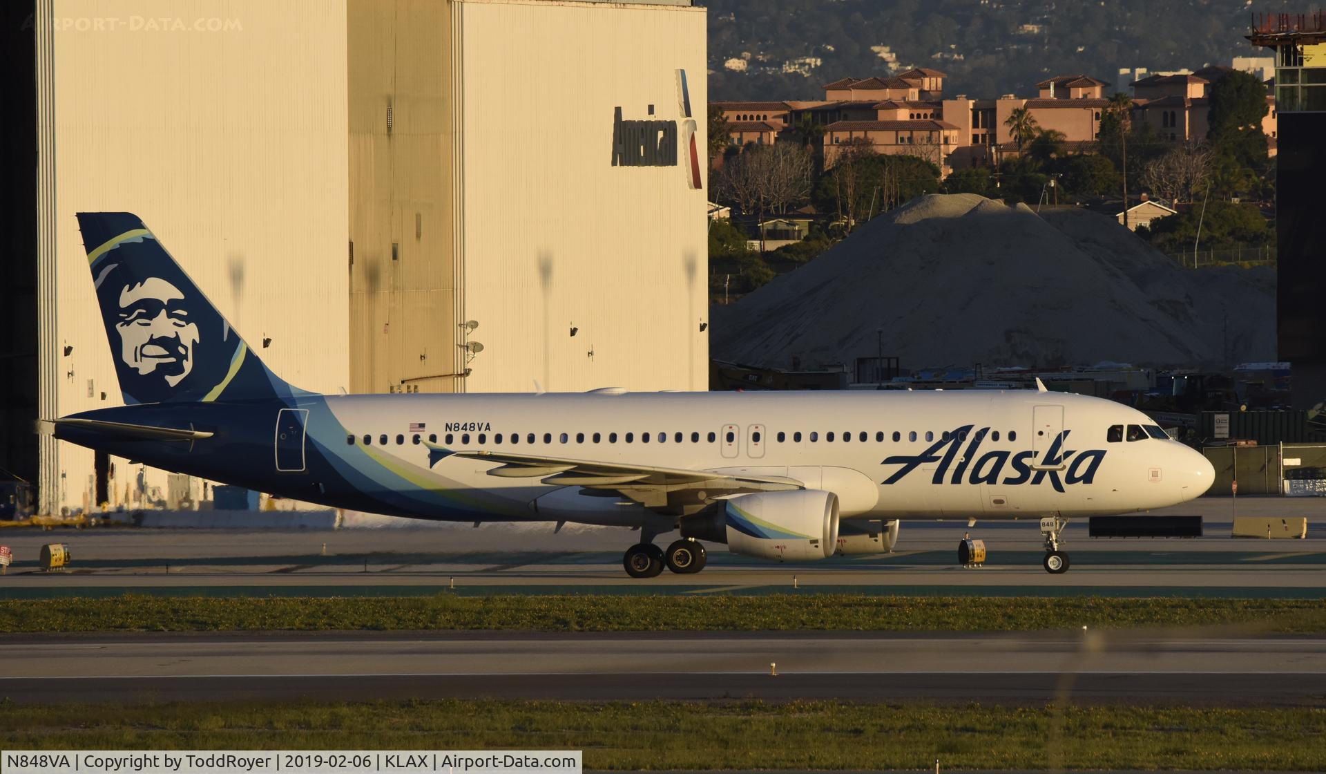 N848VA, 2011 Airbus A320-214 C/N 4959, Taxiing to gate at LAX