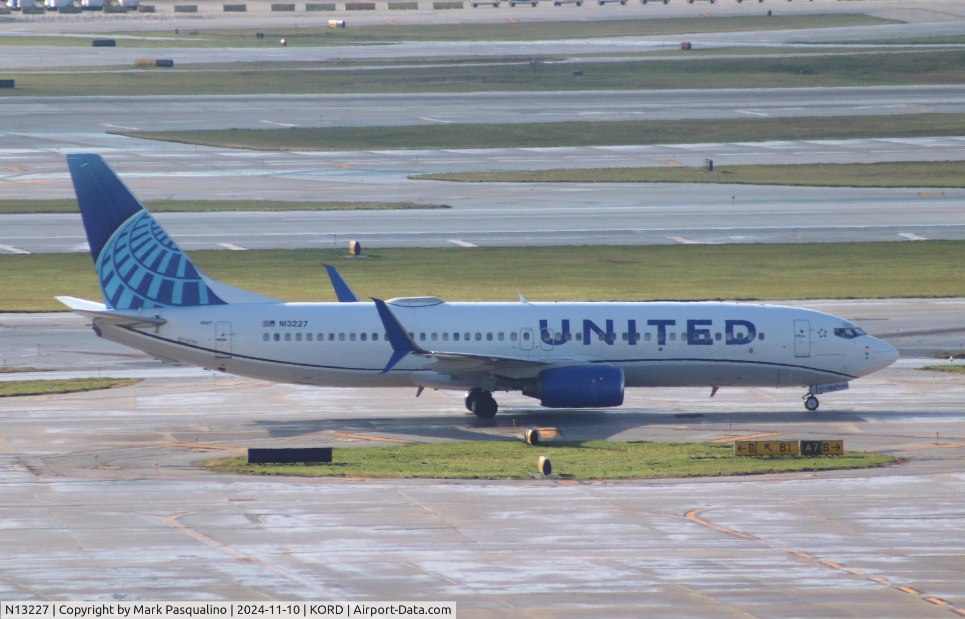 N13227, 1999 Boeing 737-824 C/N 28788, Boeing 737-824