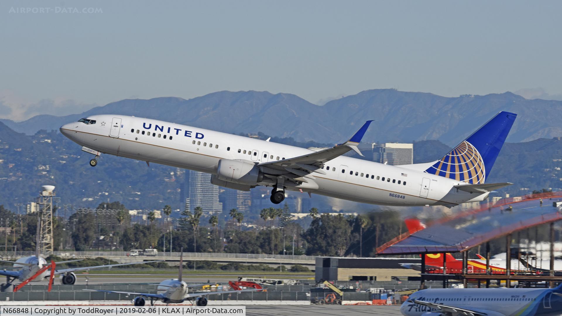 N66848, 2015 Boeing 737-924/ER C/N 42188, Departing LAX on 25R