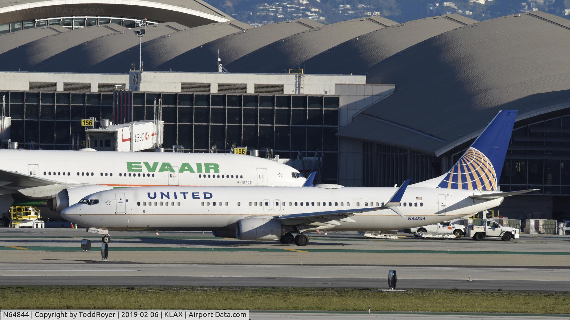N64844, 2015 Boeing 737-900/ER C/N 42184, Taxiing for departure atLAX