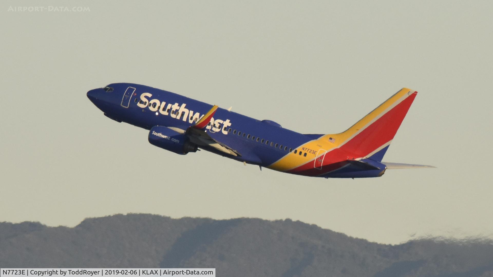 N7723E, 2006 Boeing 737-76N C/N 32670, Departing LAX on 24L