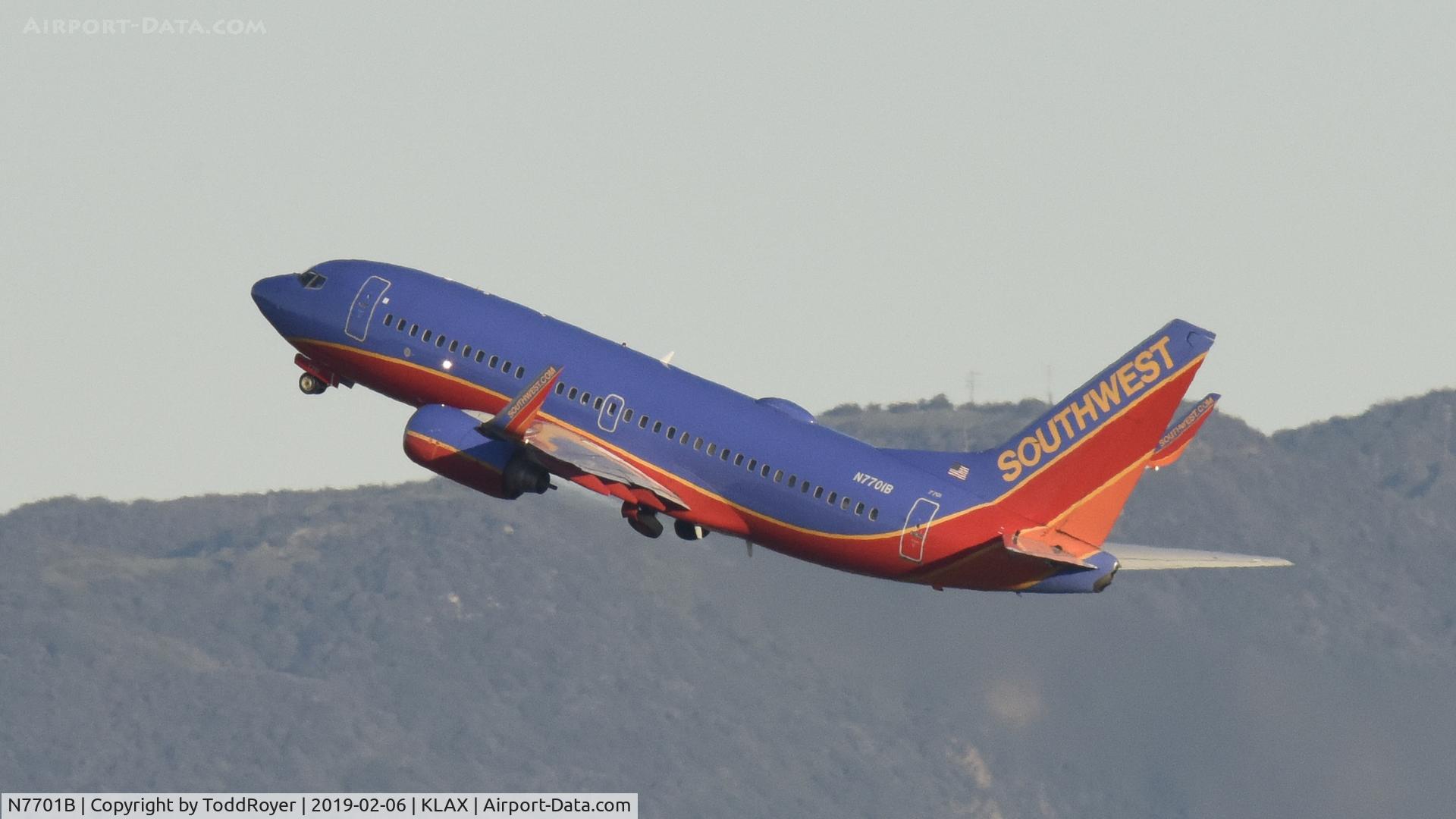 N7701B, 2004 Boeing 737-76N C/N 32681, Departing LAX on 24L