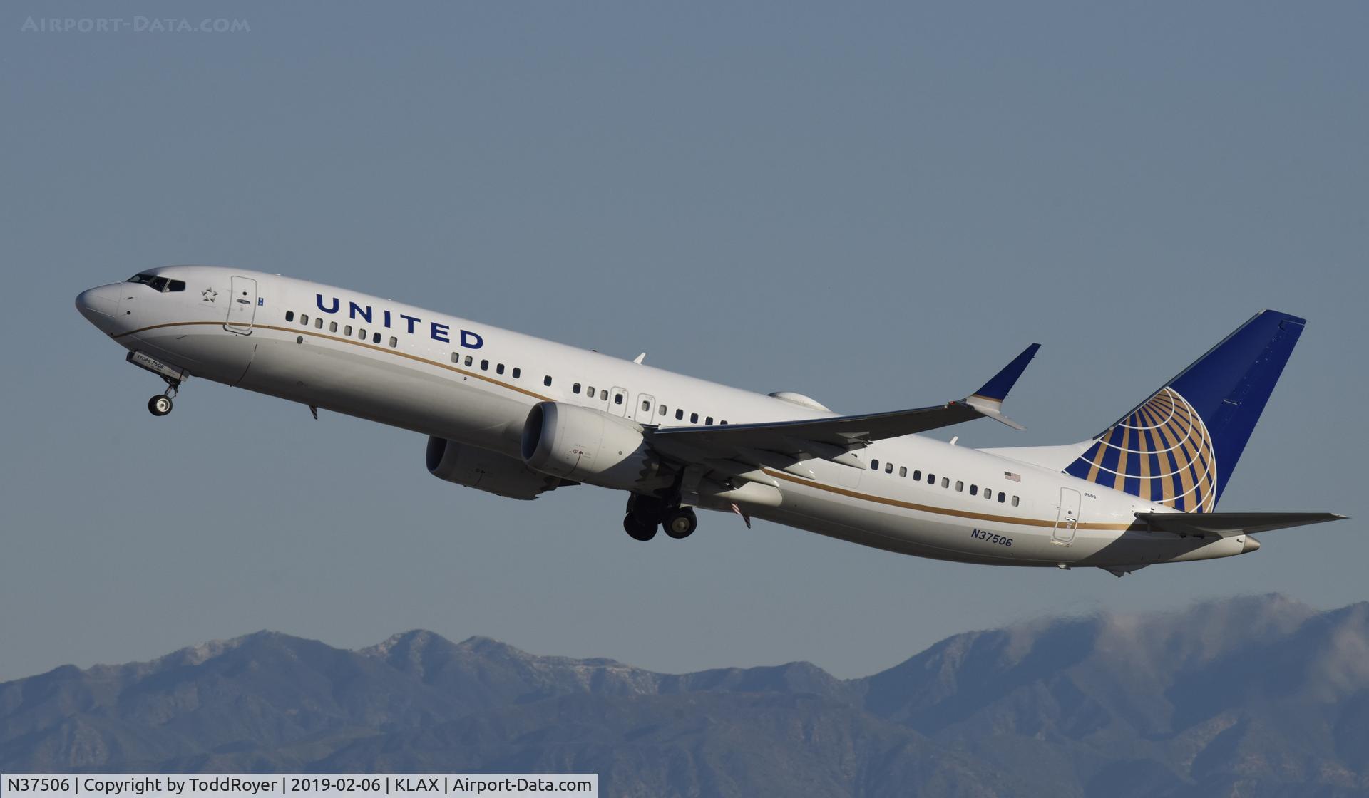 N37506, 2018 Boeing 737-9 MAX C/N 43432, Departing LAX on 25R