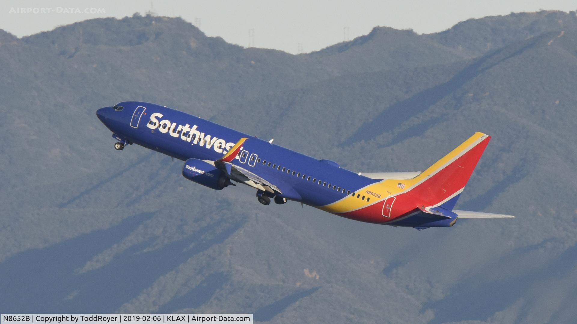 N8652B, 2014 Boeing 737-8H4 C/N 36971, Departing LAX on 24L