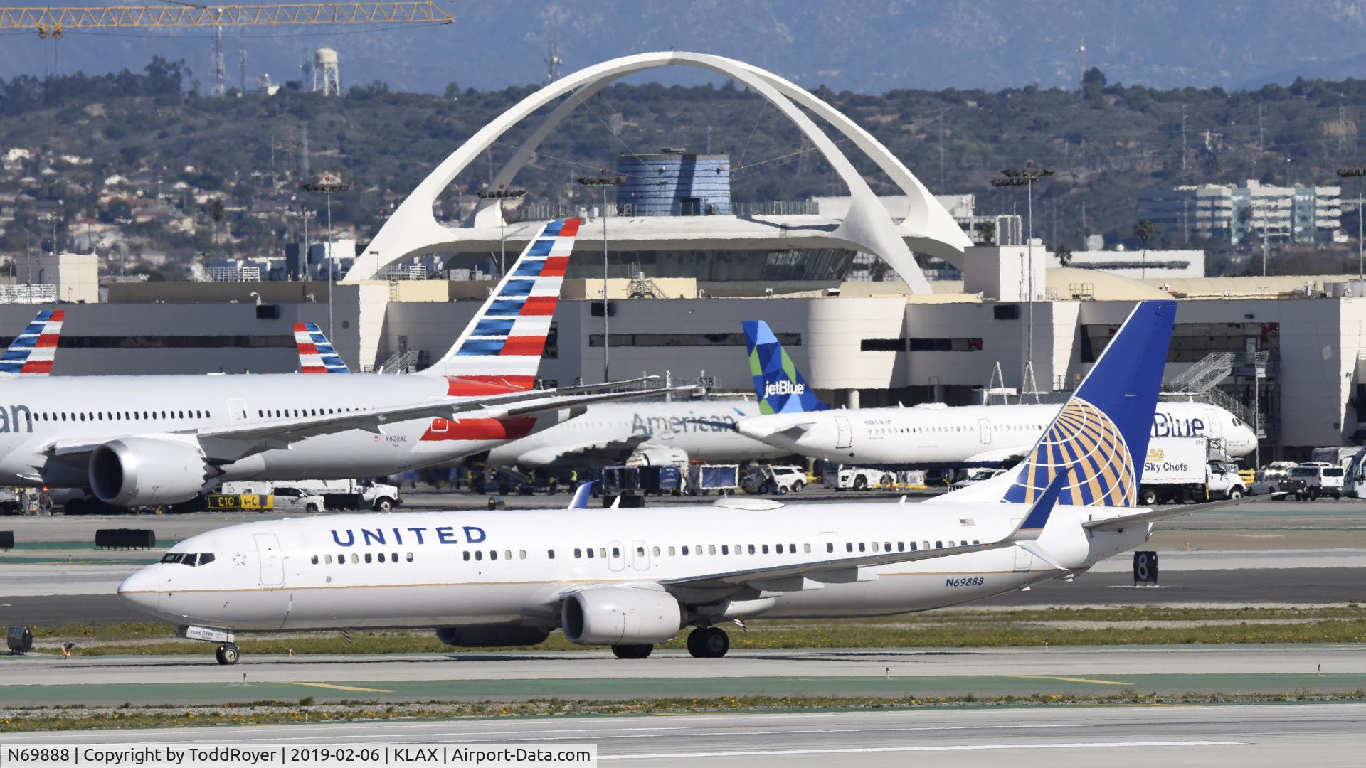 N69888, 2015 Boeing 737-924/ER C/N 42191, Arriving at LAX on 25L
