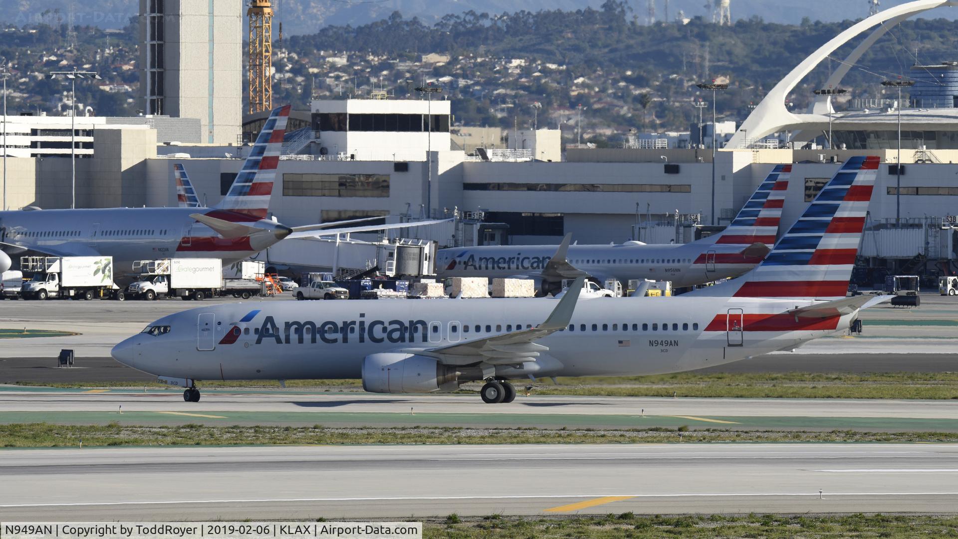 N949AN, 2000 Boeing 737-823 C/N 29537, Arriving at LAX on 25L
