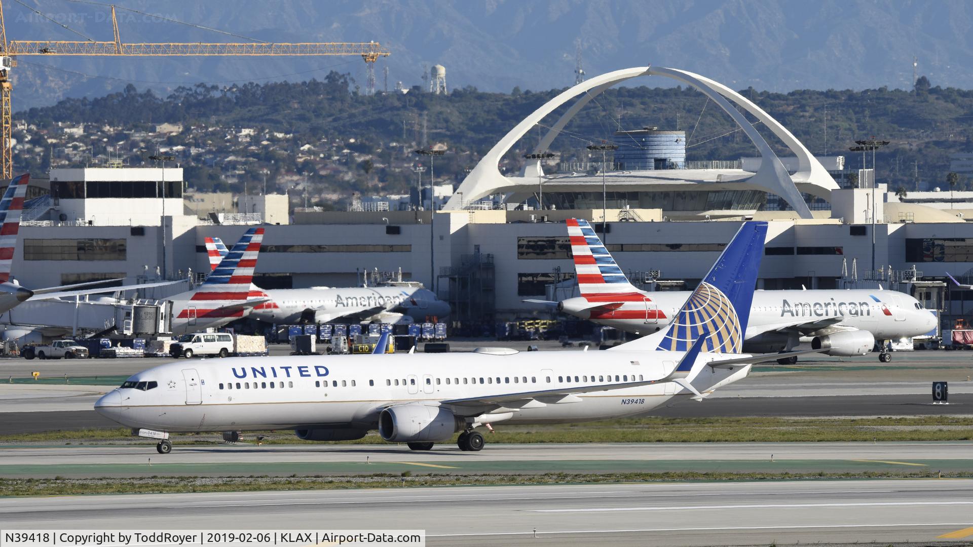N39418, 2008 Boeing 737-924/ER C/N 33456, Arriving at LAX on 25L