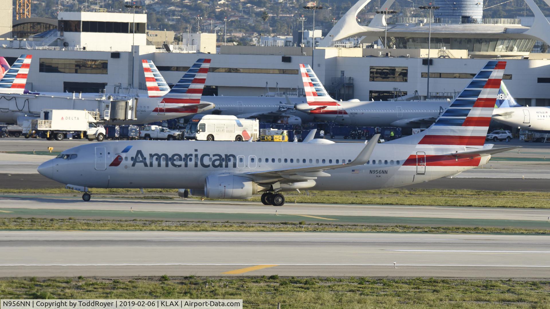 N956NN, 2014 Boeing 737-823 C/N 31200, Arriving at LAX on 25L