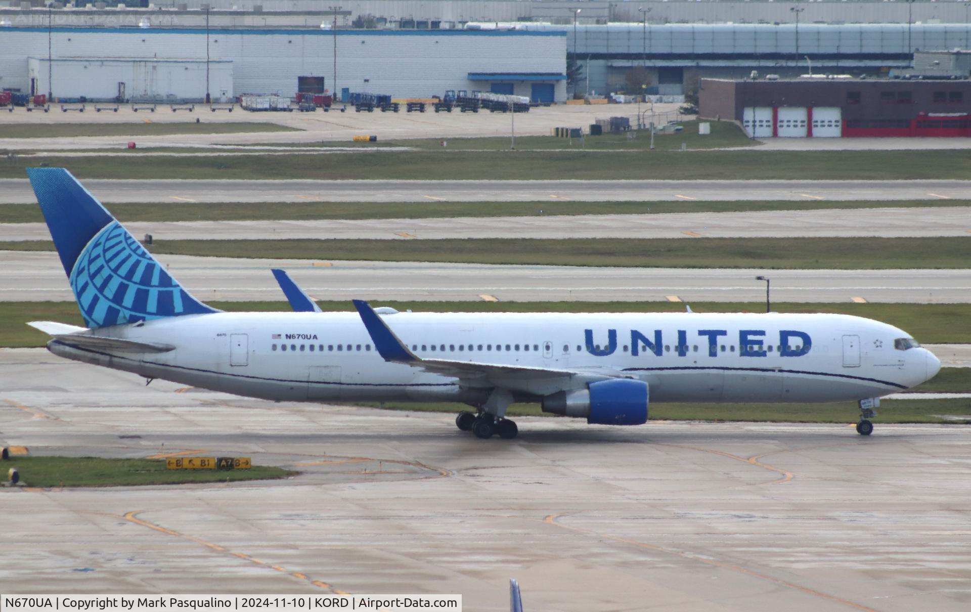 N670UA, 1999 Boeing 767-322 C/N 29240, Boeing 767-322