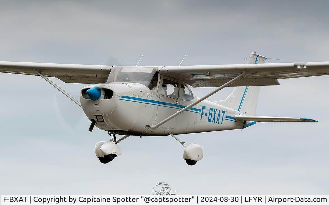 F-BXAT, Cessna 172K Skyhawk C/N 172-58289, in flight