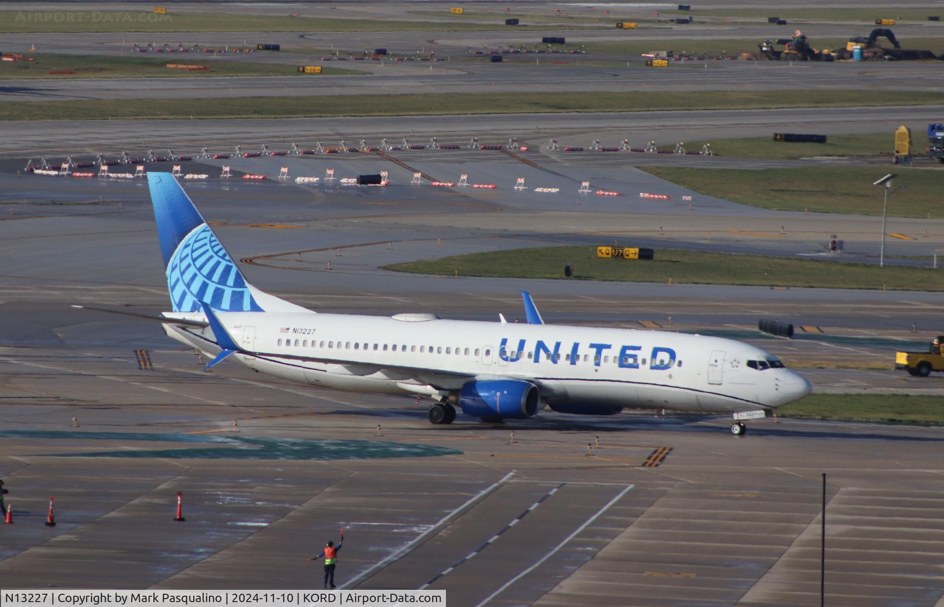 N13227, 1999 Boeing 737-824 C/N 28788, Boeing 737-824