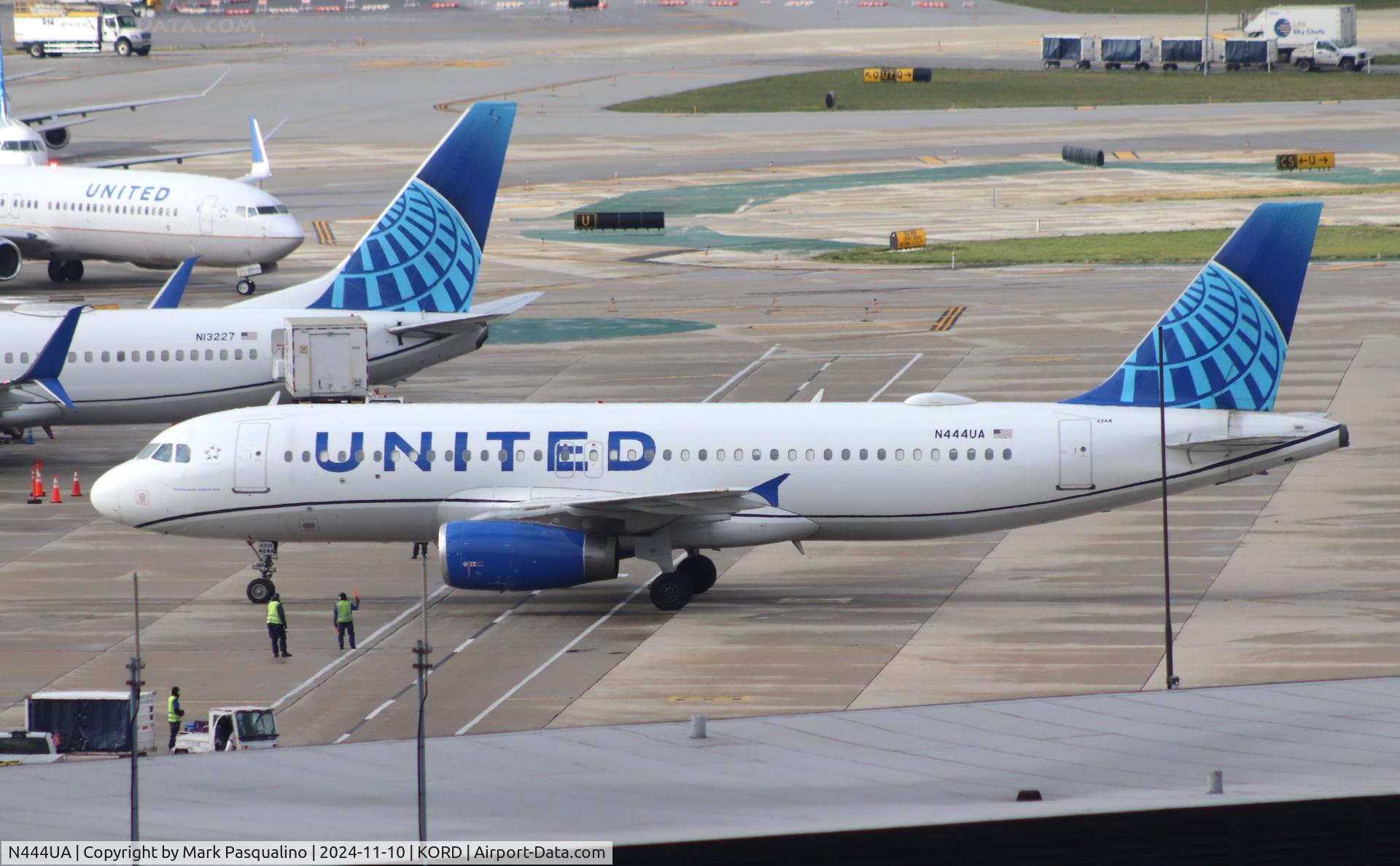 N444UA, 1998 Airbus A320-232 C/N 824, Airbus A320-232
