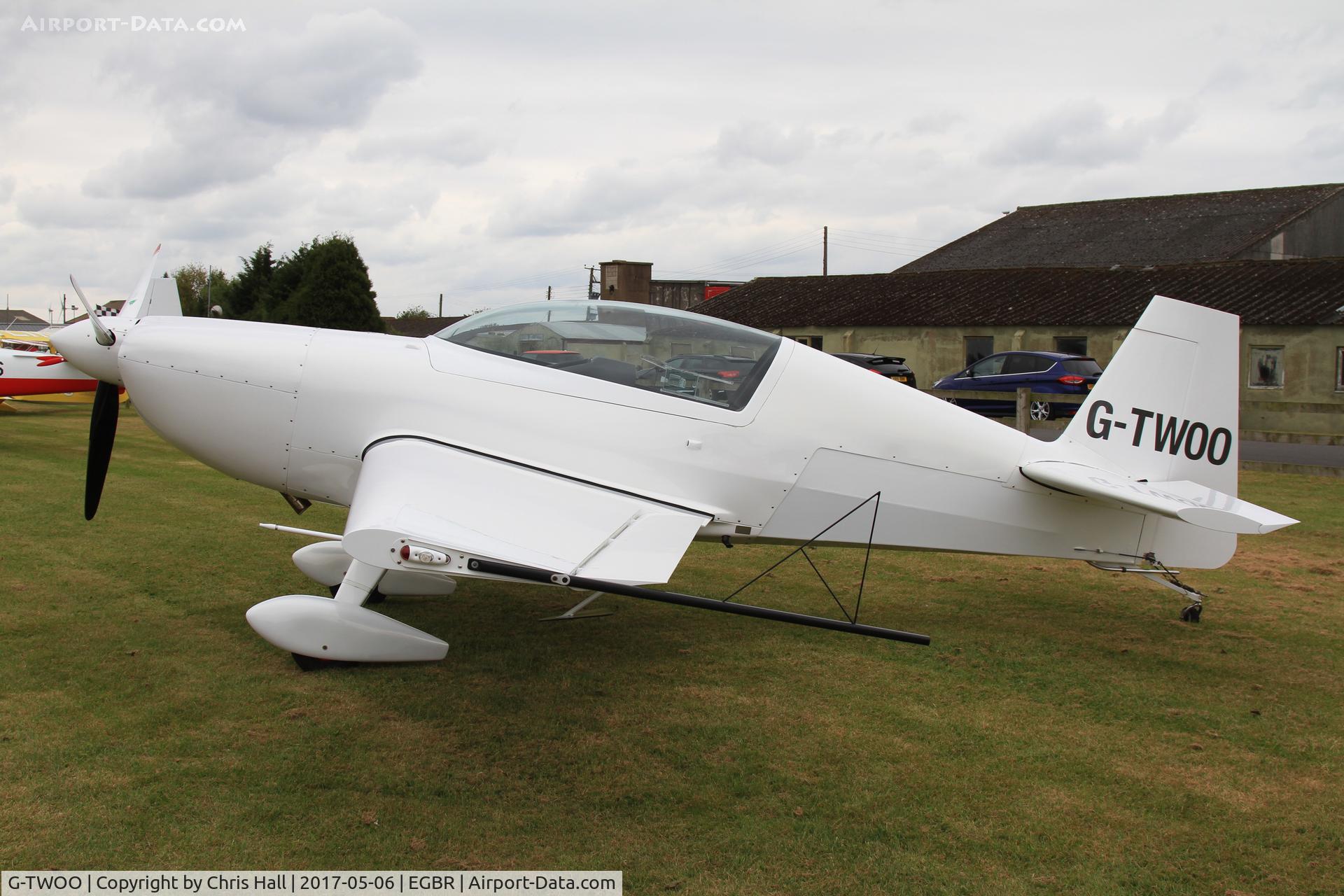 G-TWOO, 1996 Extra EA-300/200 C/N 05, Breighton