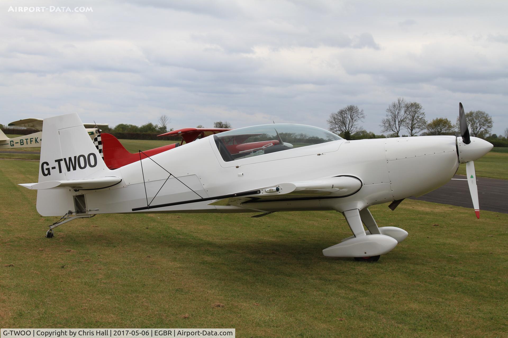 G-TWOO, 1996 Extra EA-300/200 C/N 05, Breighton