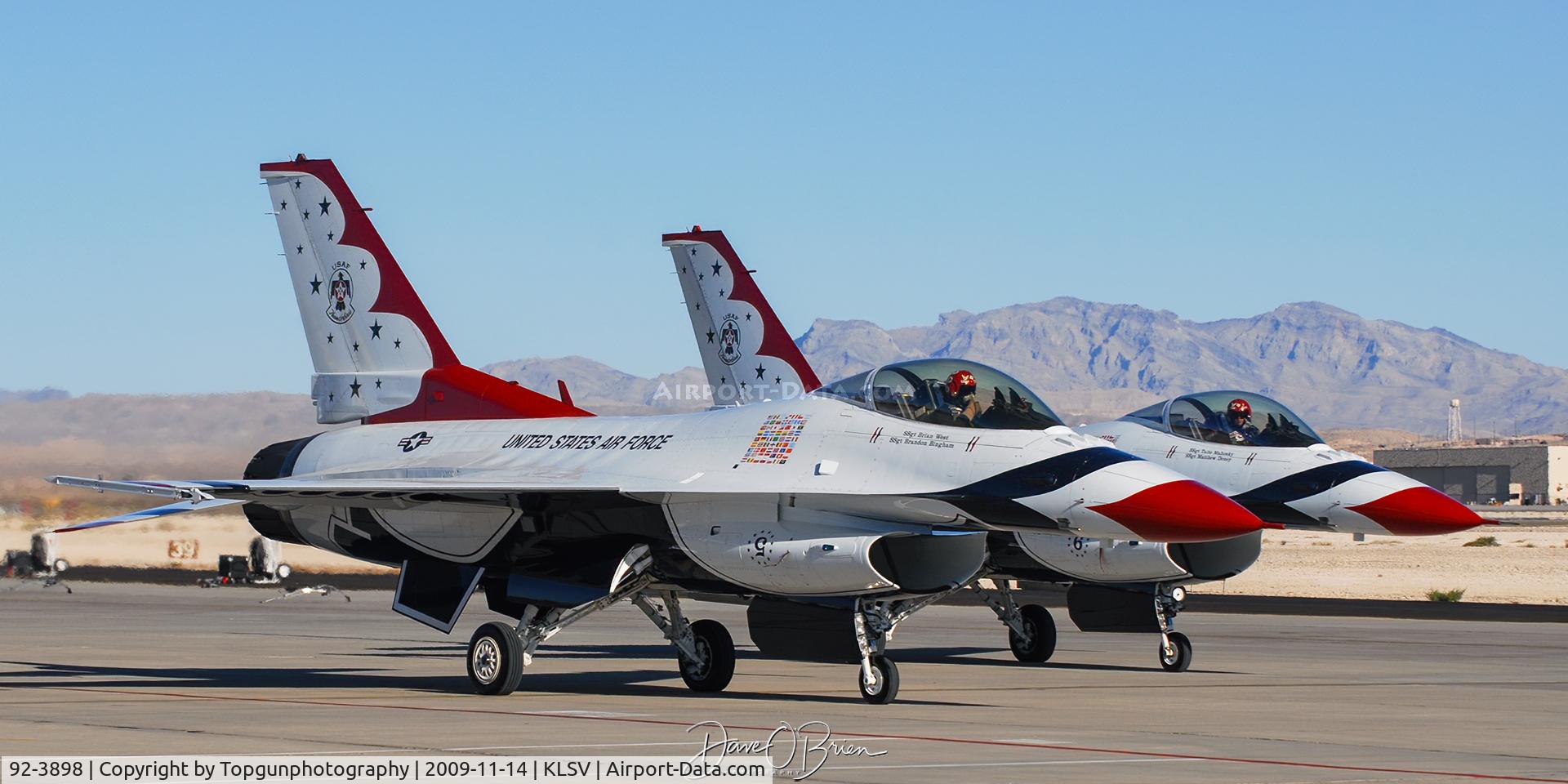 92-3898, General Dynamics F-16CJ Fighting Falcon C/N CC-140, Both solo's taxiing to take off at Aviation Nation 09