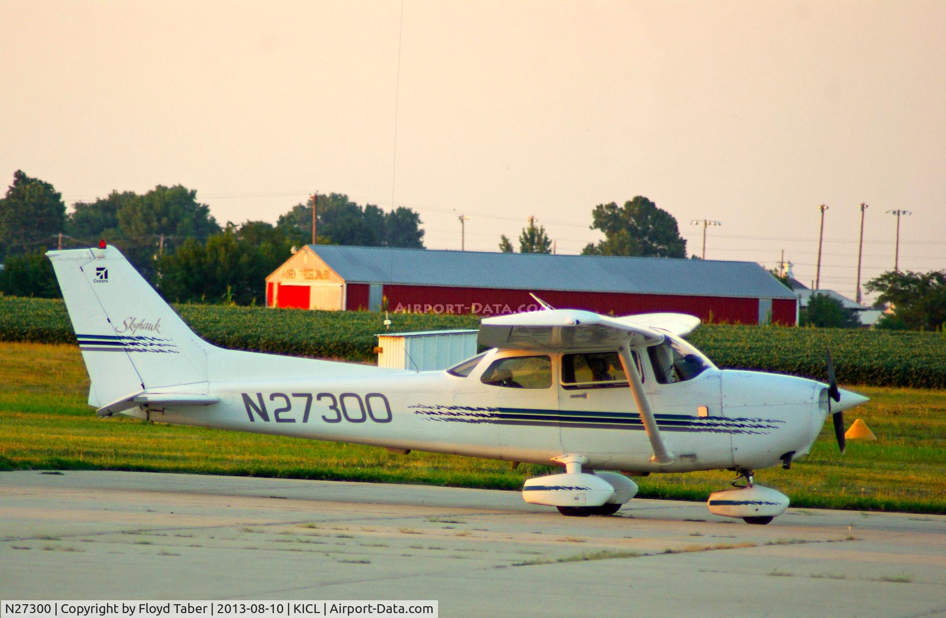 N27300, 1998 Cessna 172R Skyhawk C/N 17280551, Leaving KICL for Maryville Missouri