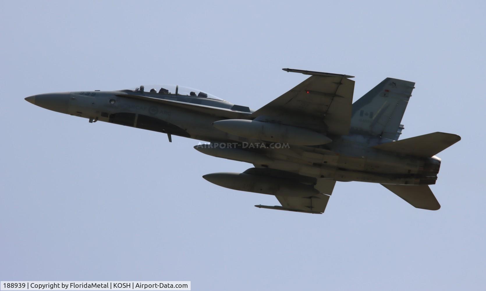 188939, 1988 McDonnell Douglas CF-188B Hornet C/N 0747/B110, RCAF CF-188 zx