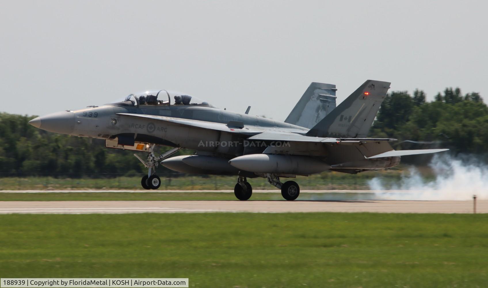 188939, 1988 McDonnell Douglas CF-188B Hornet C/N 0747/B110, RCAF CF-188 zx 